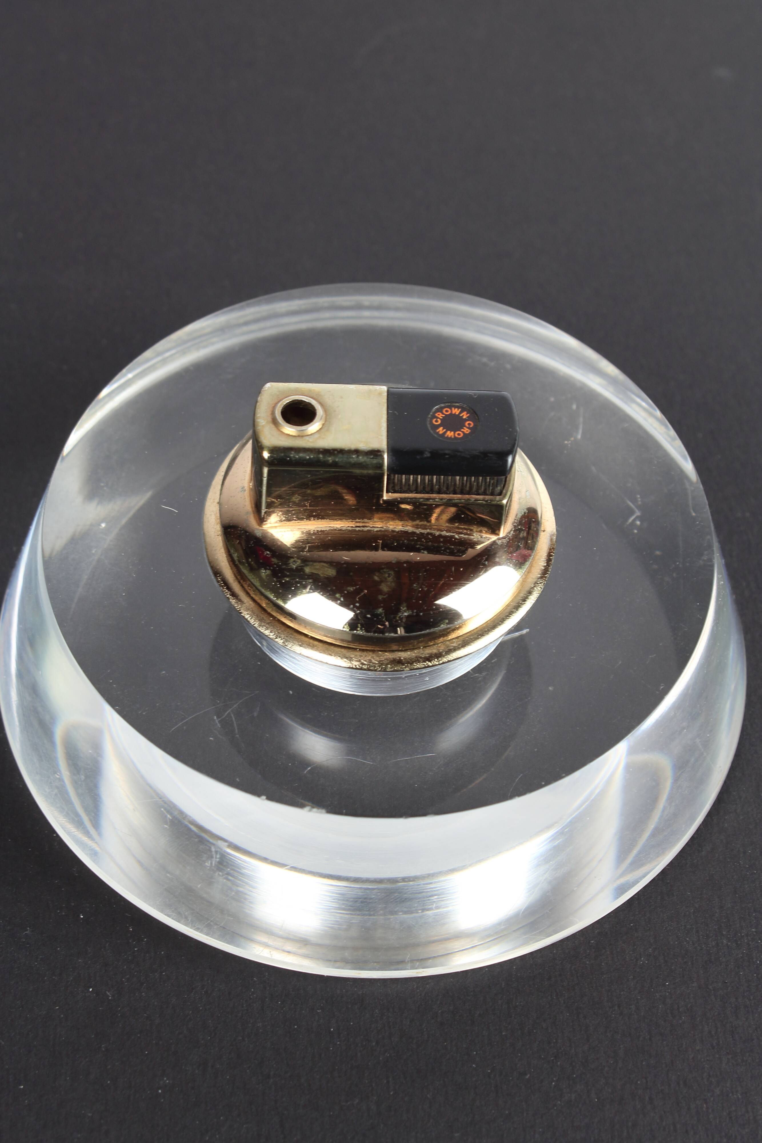 Table lighter in plexiglass and gold metal, Crespi style, 1970s.