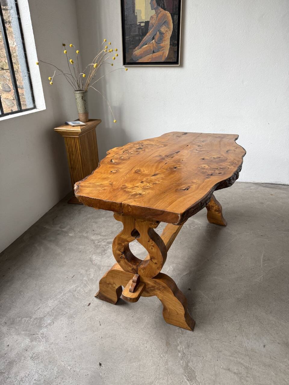 Table artisanale en orme massif, art populaire