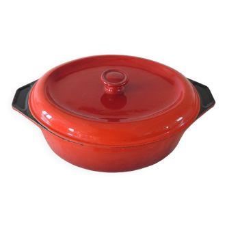 Old casserole / pot in red cast iron made in france