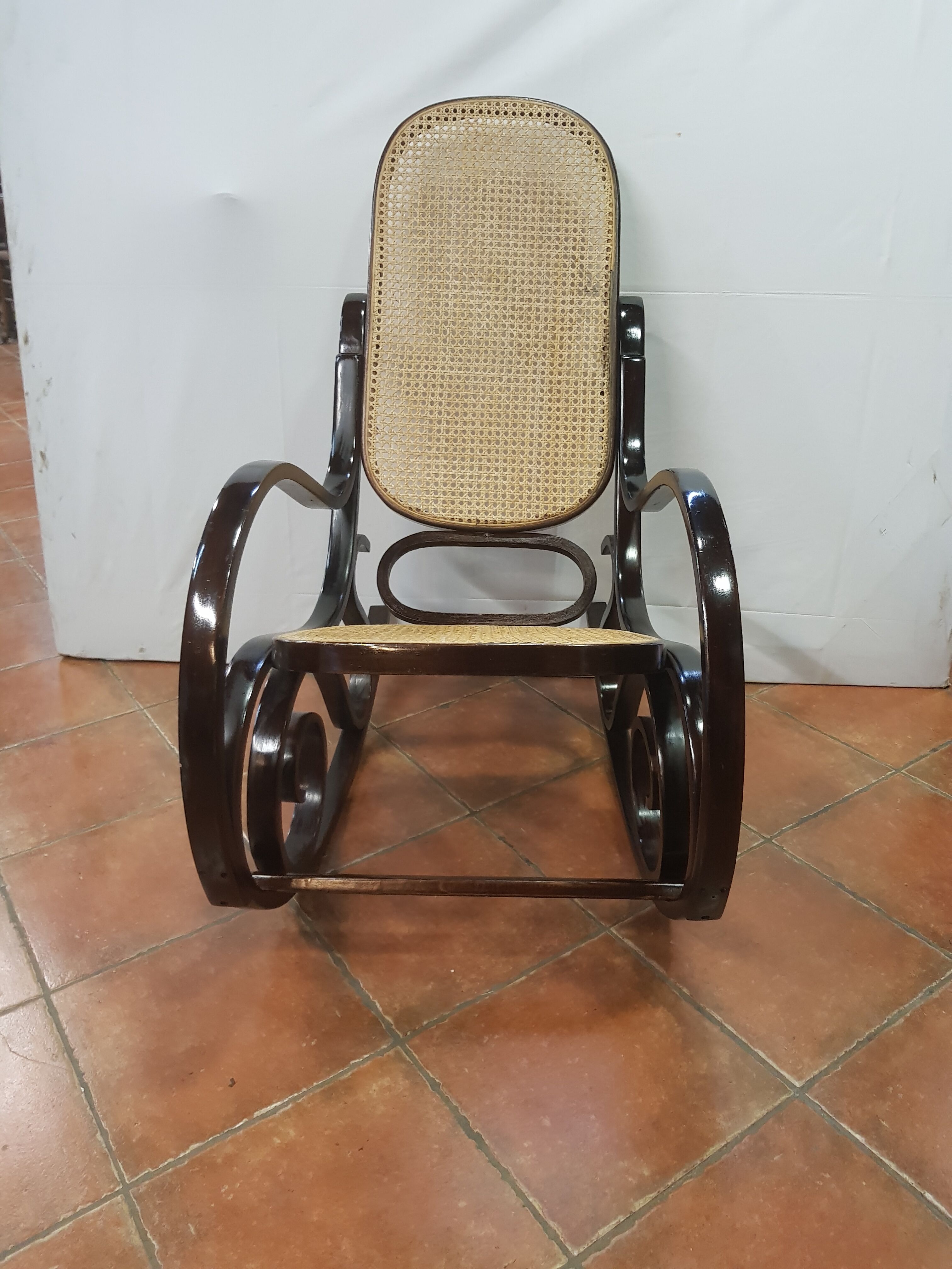 Rocking-chair curved wooden