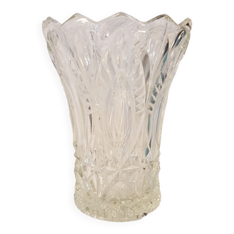 Petit vase en verre moulé