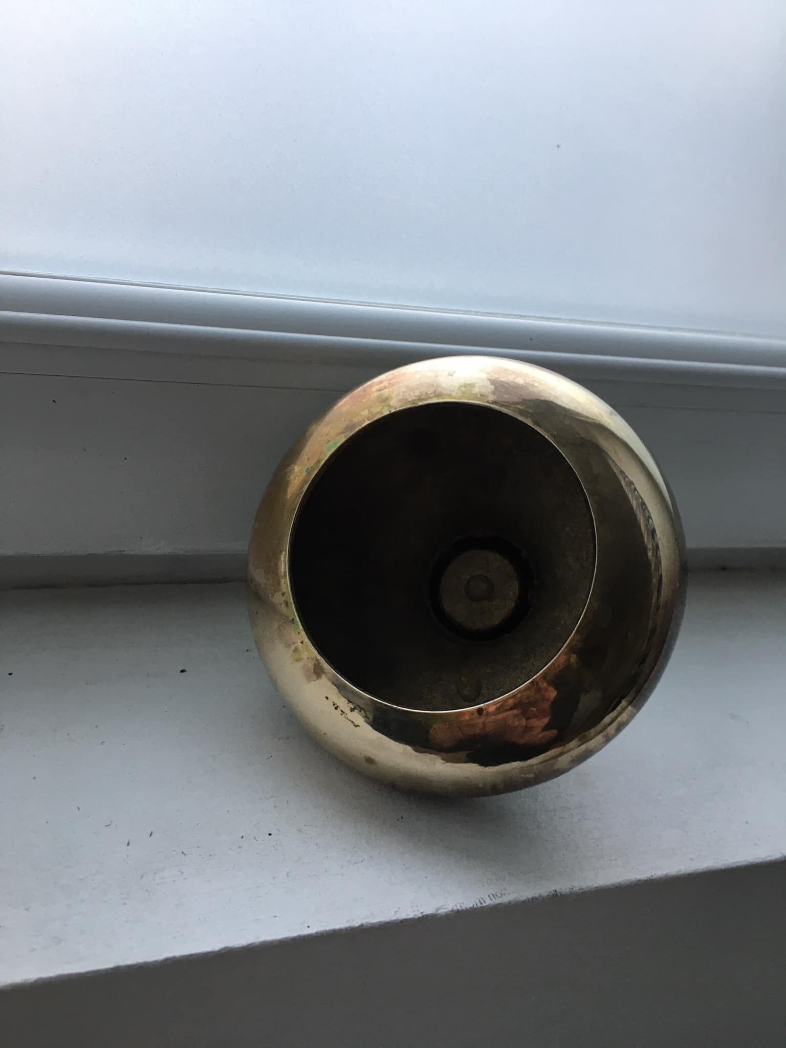 Rat de cave en laiton émaillé. Motifs "Oies"