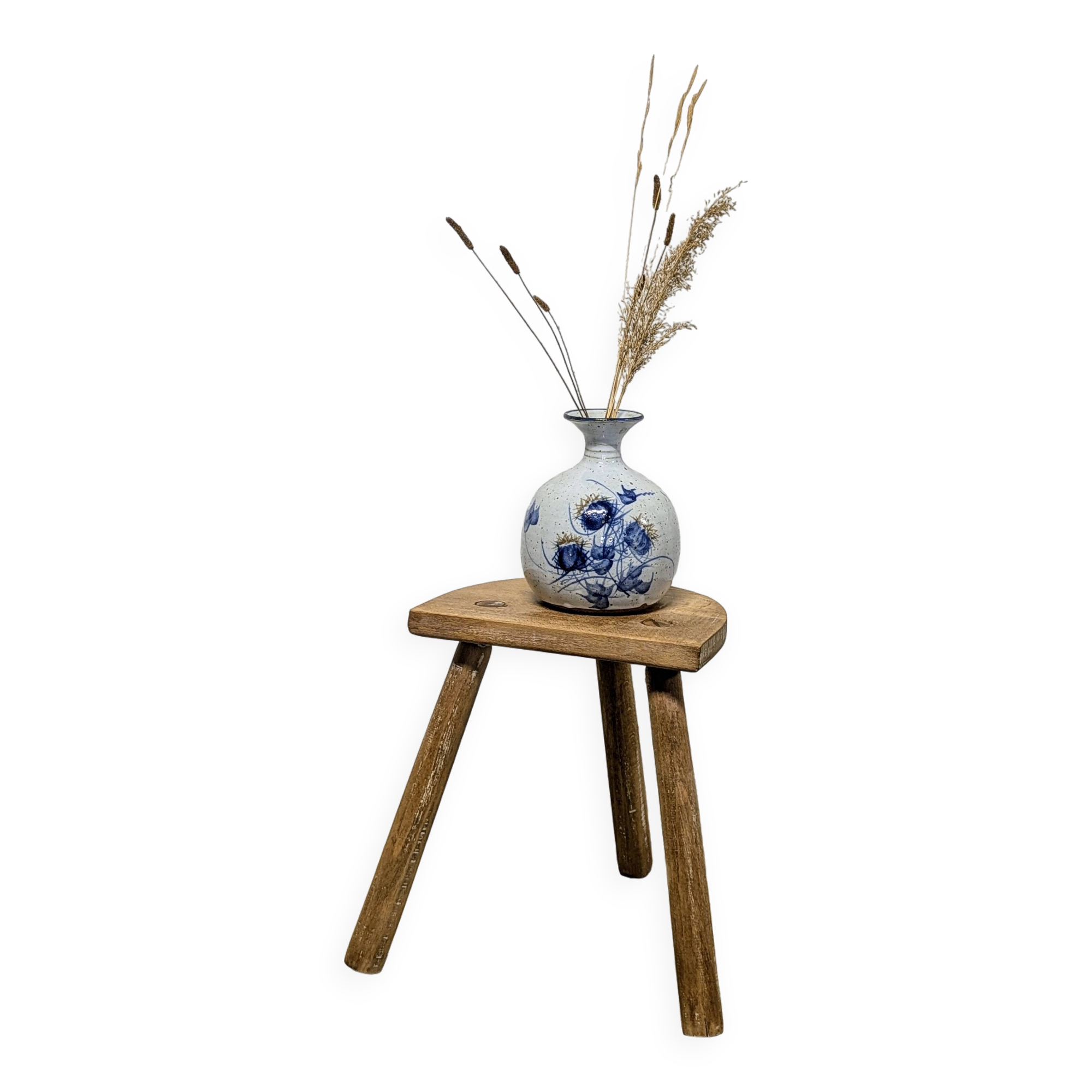 Tripod cowherd stool