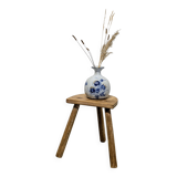 Tripod cowherd stool