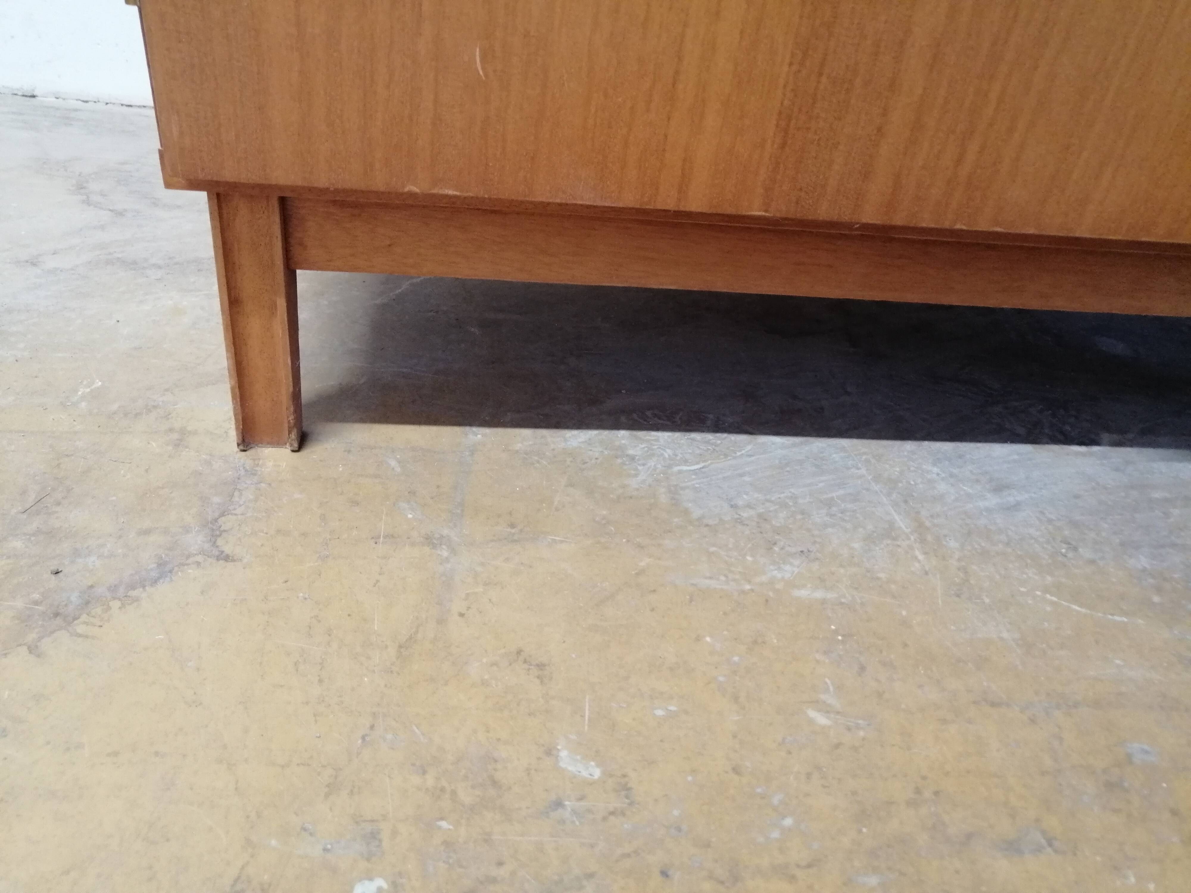 Armoire vintage pieds compas