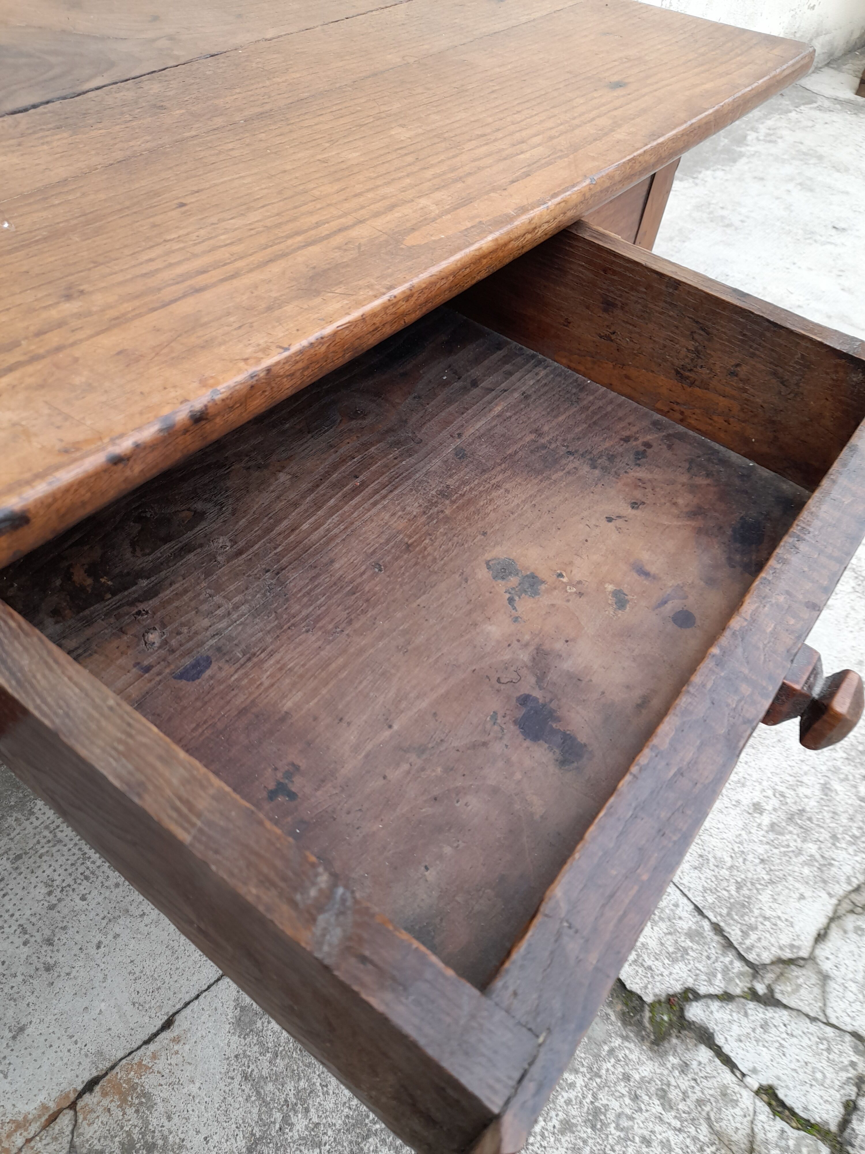 Table basse de ferme rustique en fruitier 1900