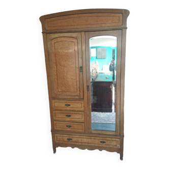 Armoire parisienne