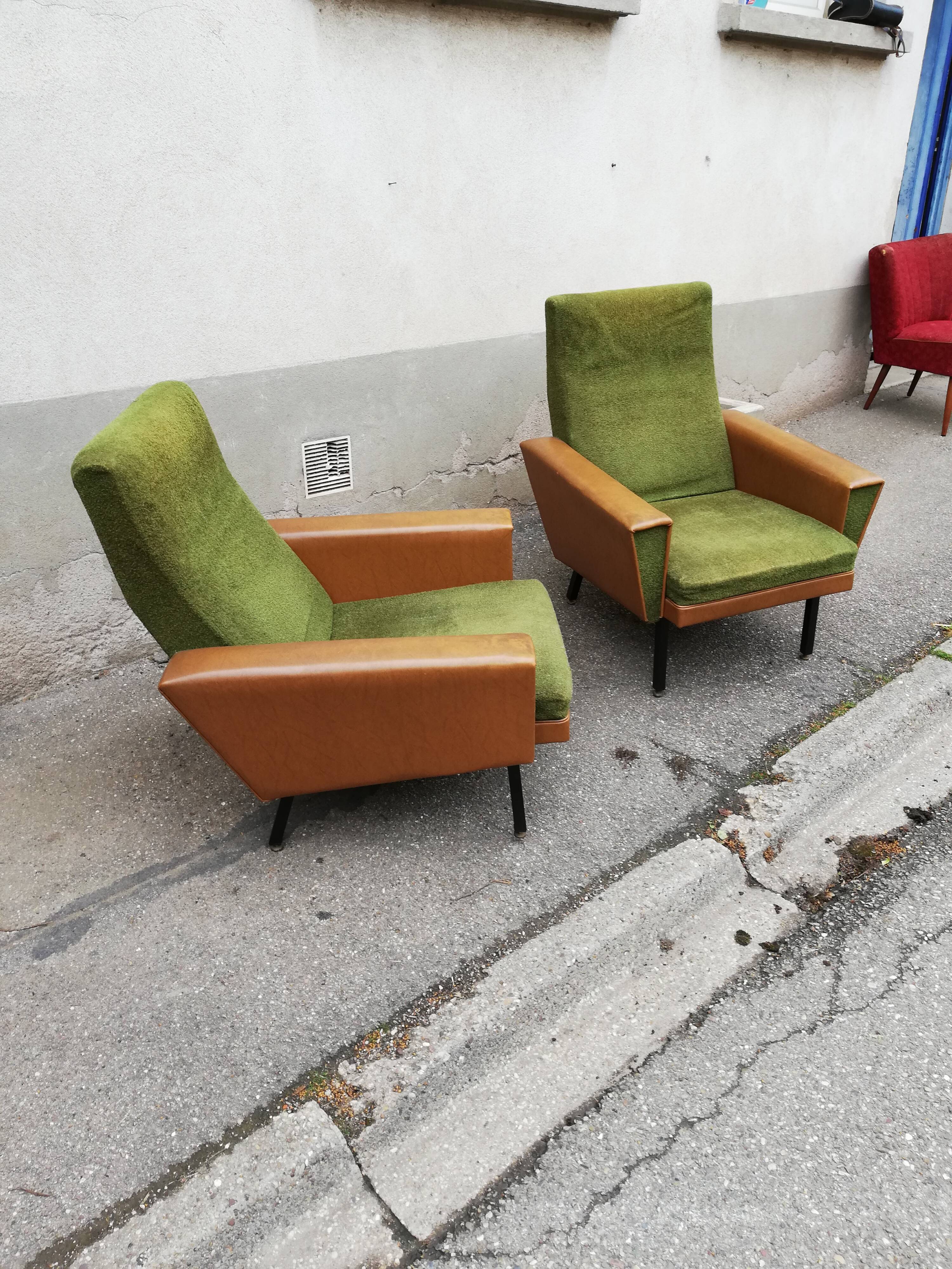 Paire de fauteuils vintage verts et skai marron