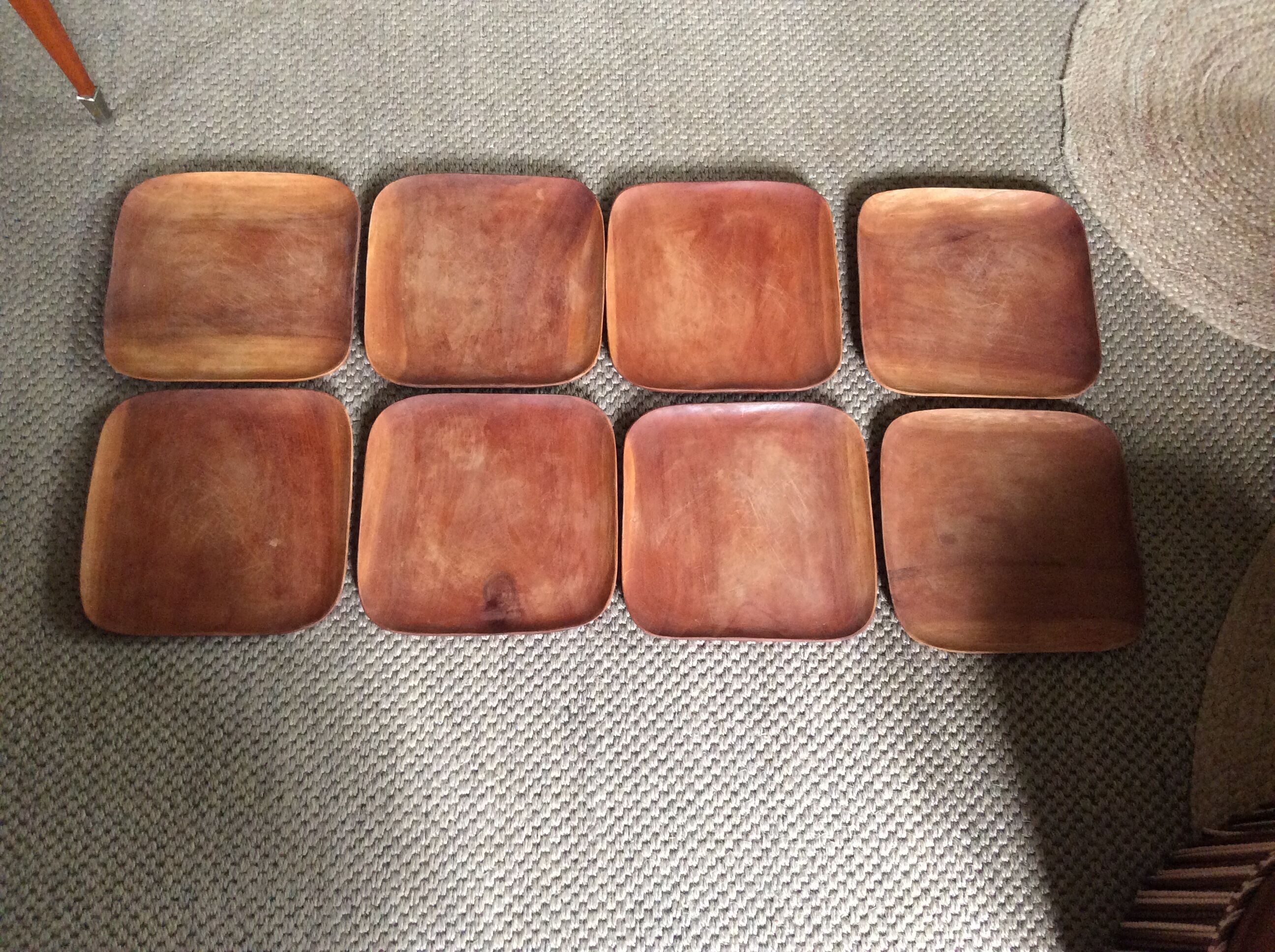 Set of 8 wooden plates