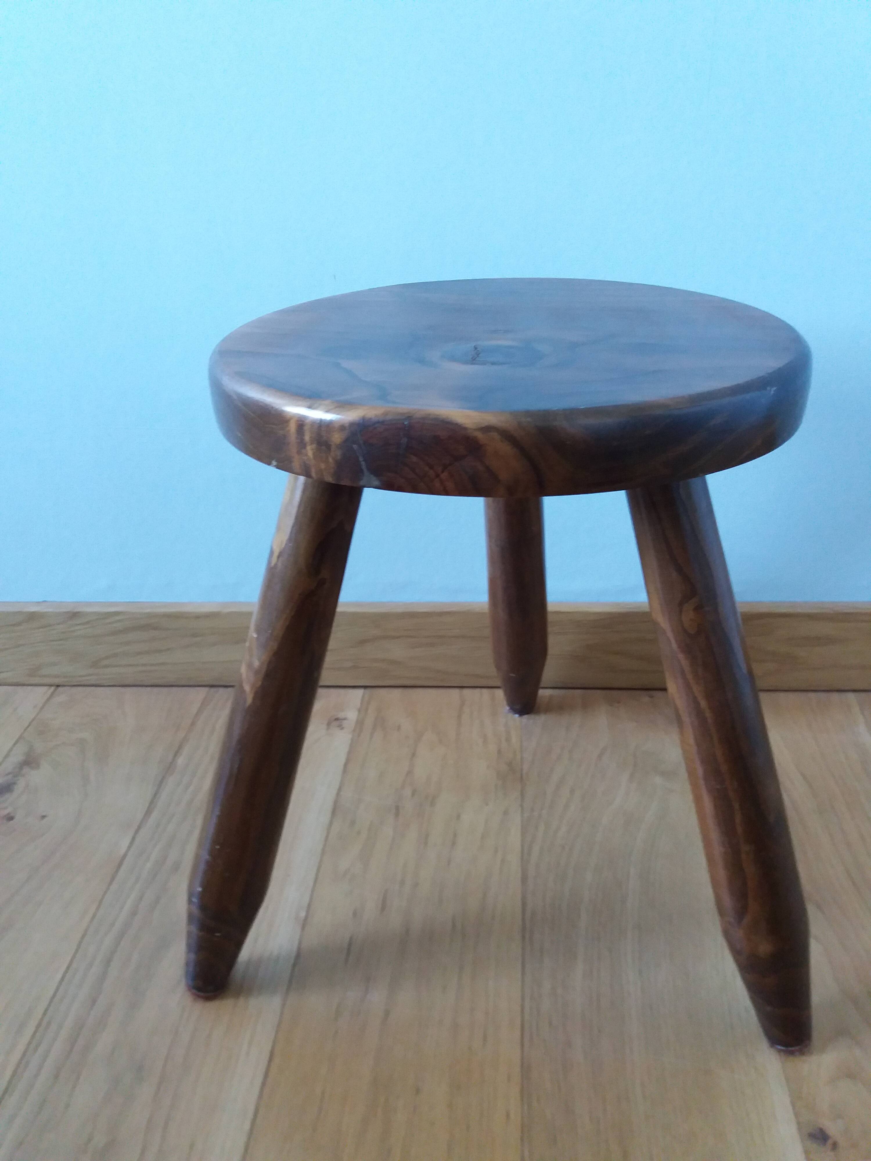 Tabouret tripode pieds crayon