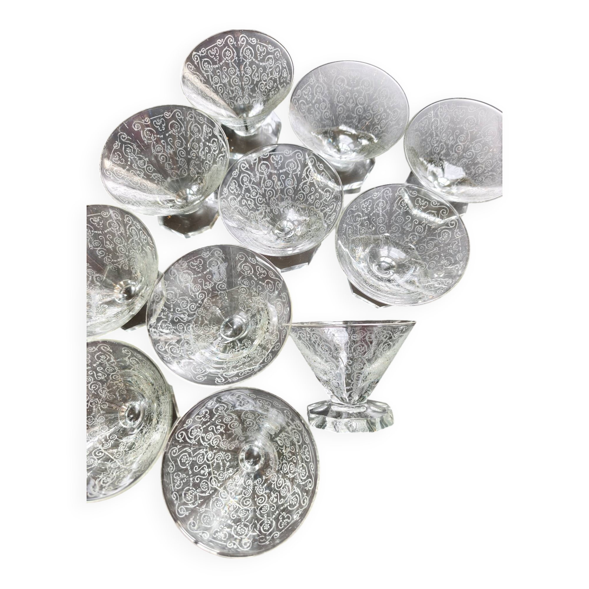 Lot de 34 magnifiques verres en cristal Baccarat