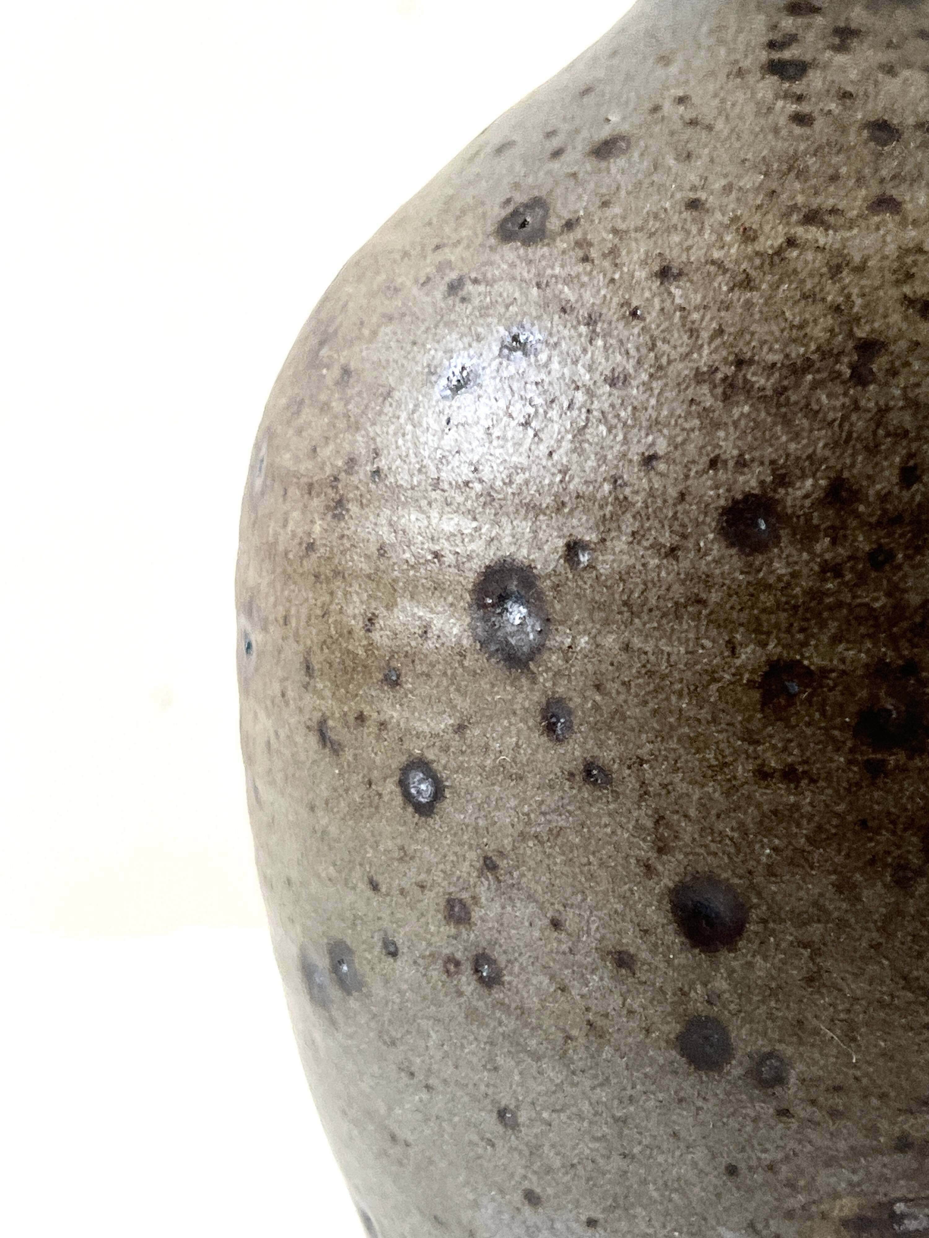 Carafe en grès pyrité, La borne France 1950