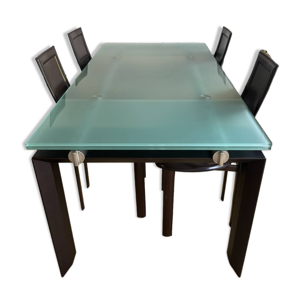 Table de repas extensible modèle Stilt par Decoma Design pour Desalto,