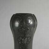 Art Nouveau vase in pewter signed Pechez, early 20th century.