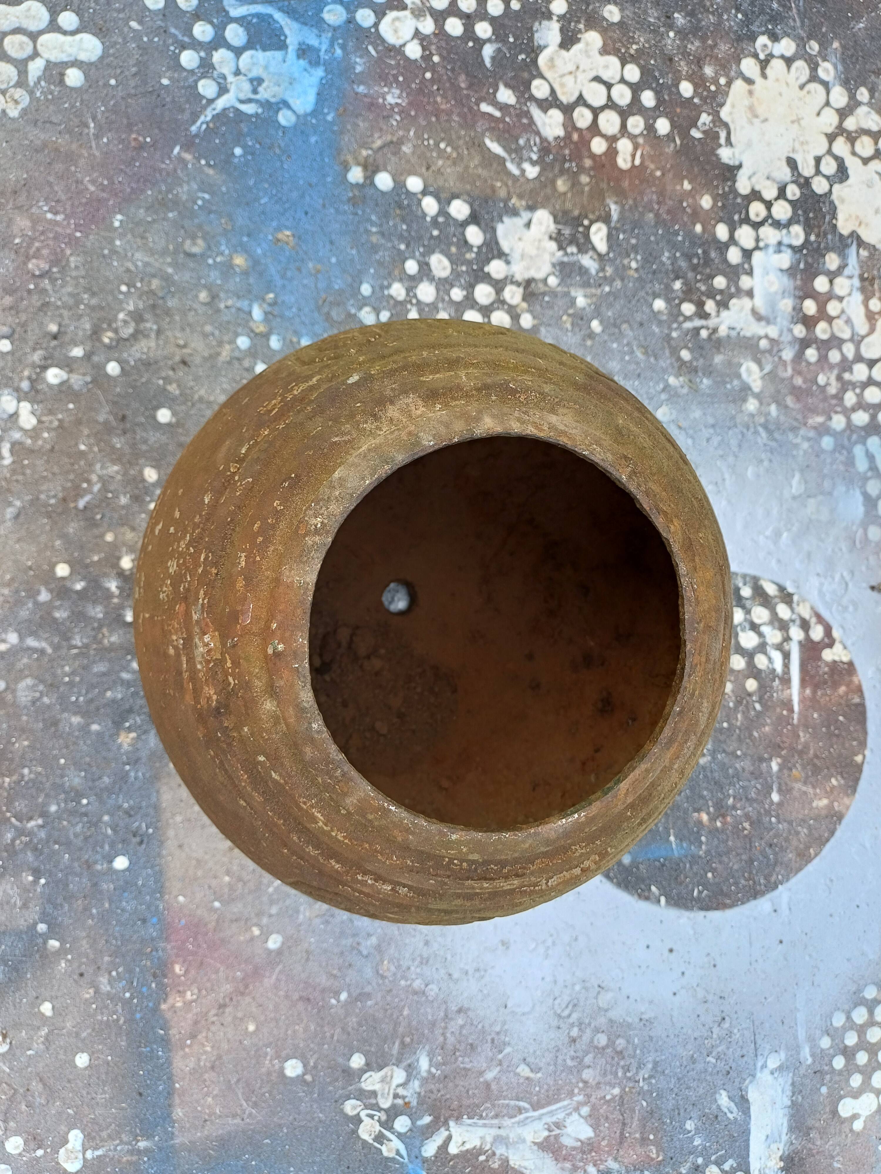 1 round cast iron vase from 1900 in Art Deco style: Charleville - Mézières