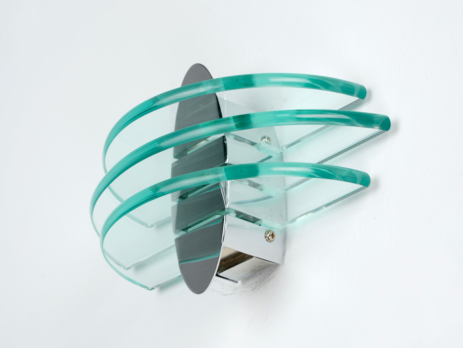 Paire d'appliques postmoderne en métal et verre circa 1980