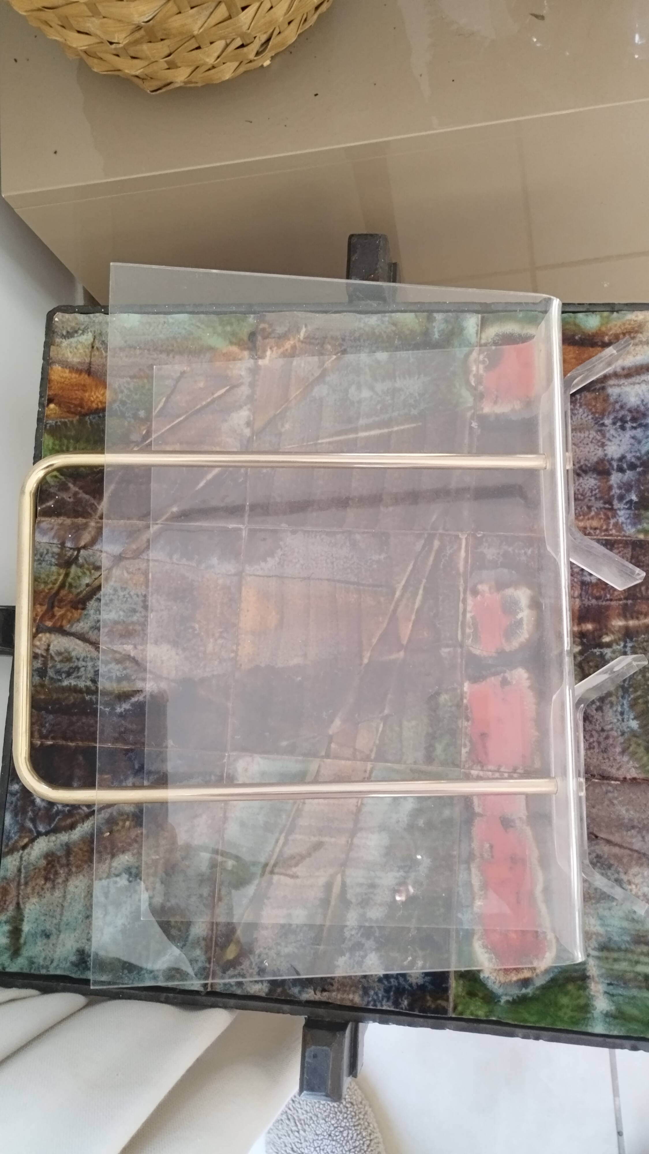 Acrylic magazine rack