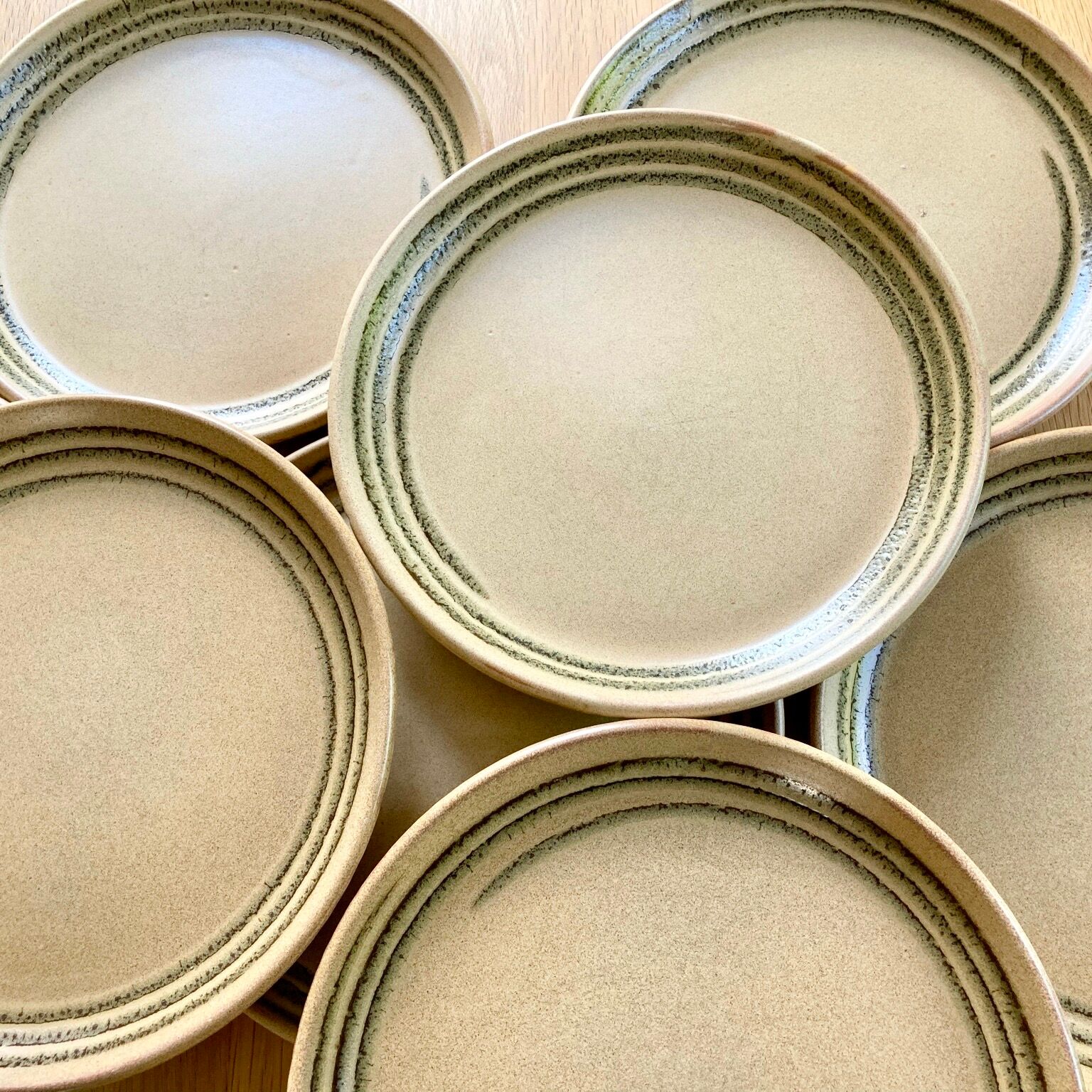 10 flat stoneware plates