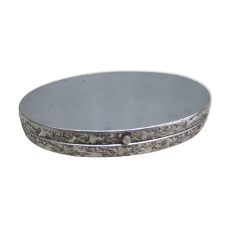 Boite ovale en métal argenté