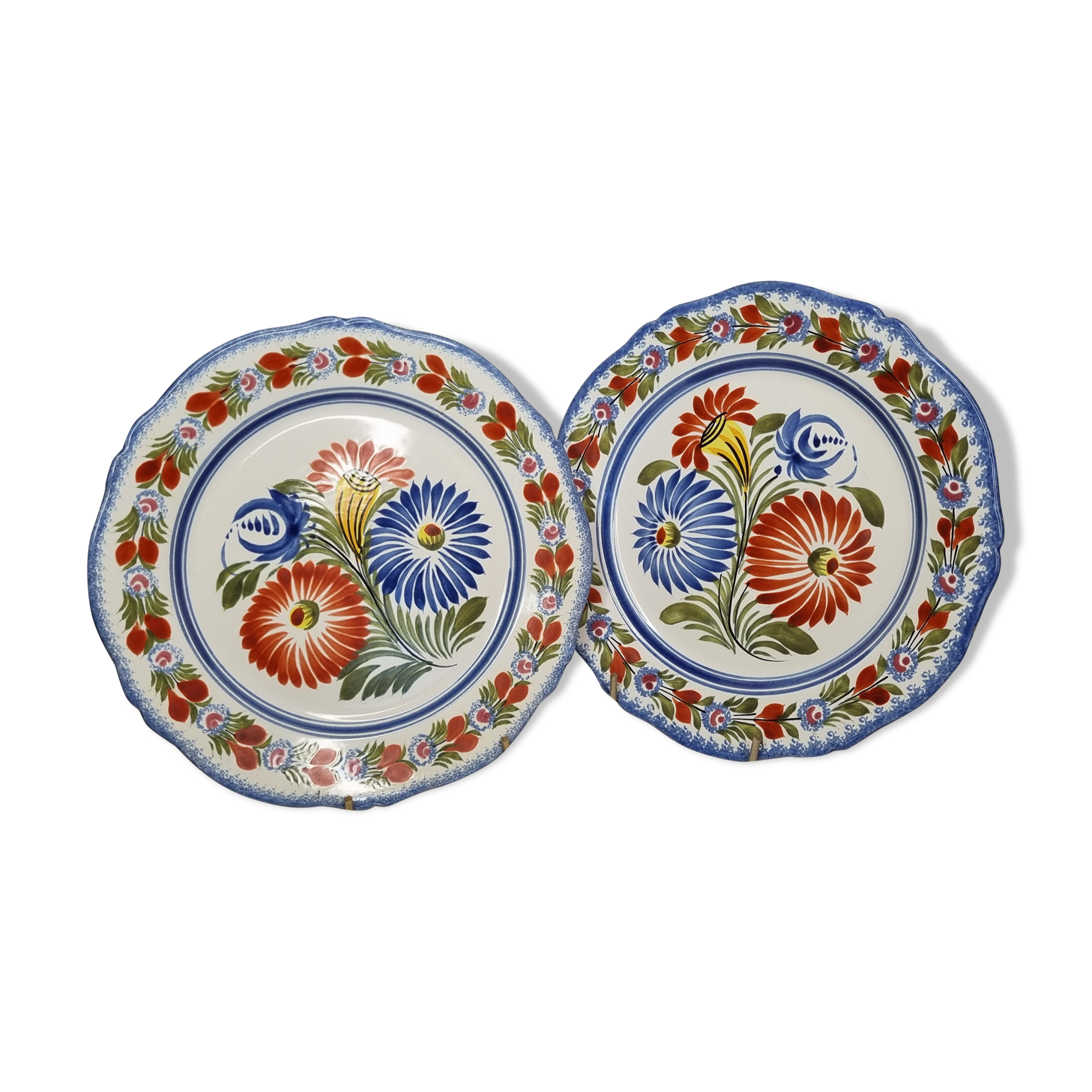 Pair of Henriot Quimper plates decorated with flower, 24 cm