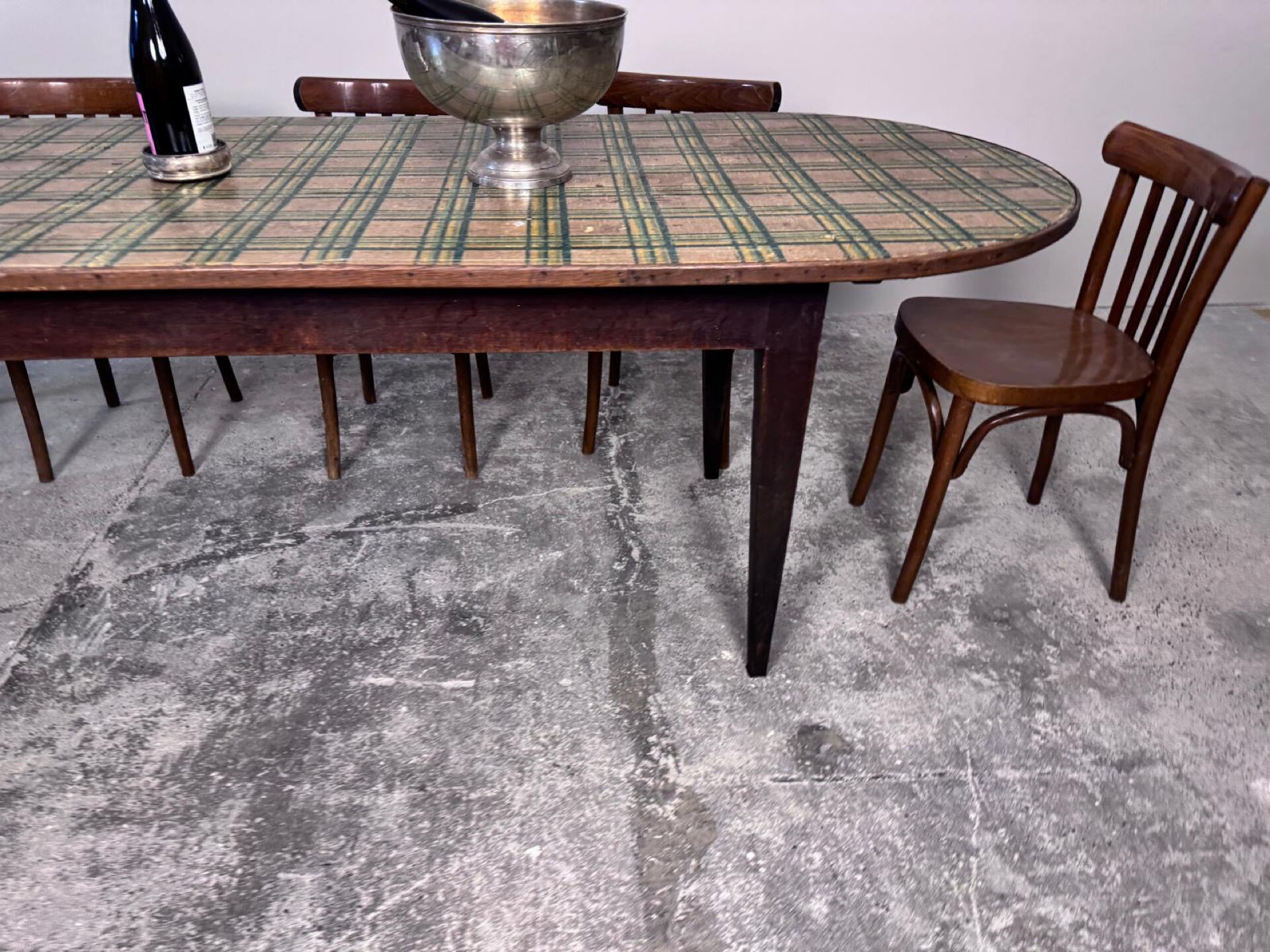 Large oval bistro table dimensions 255 cm