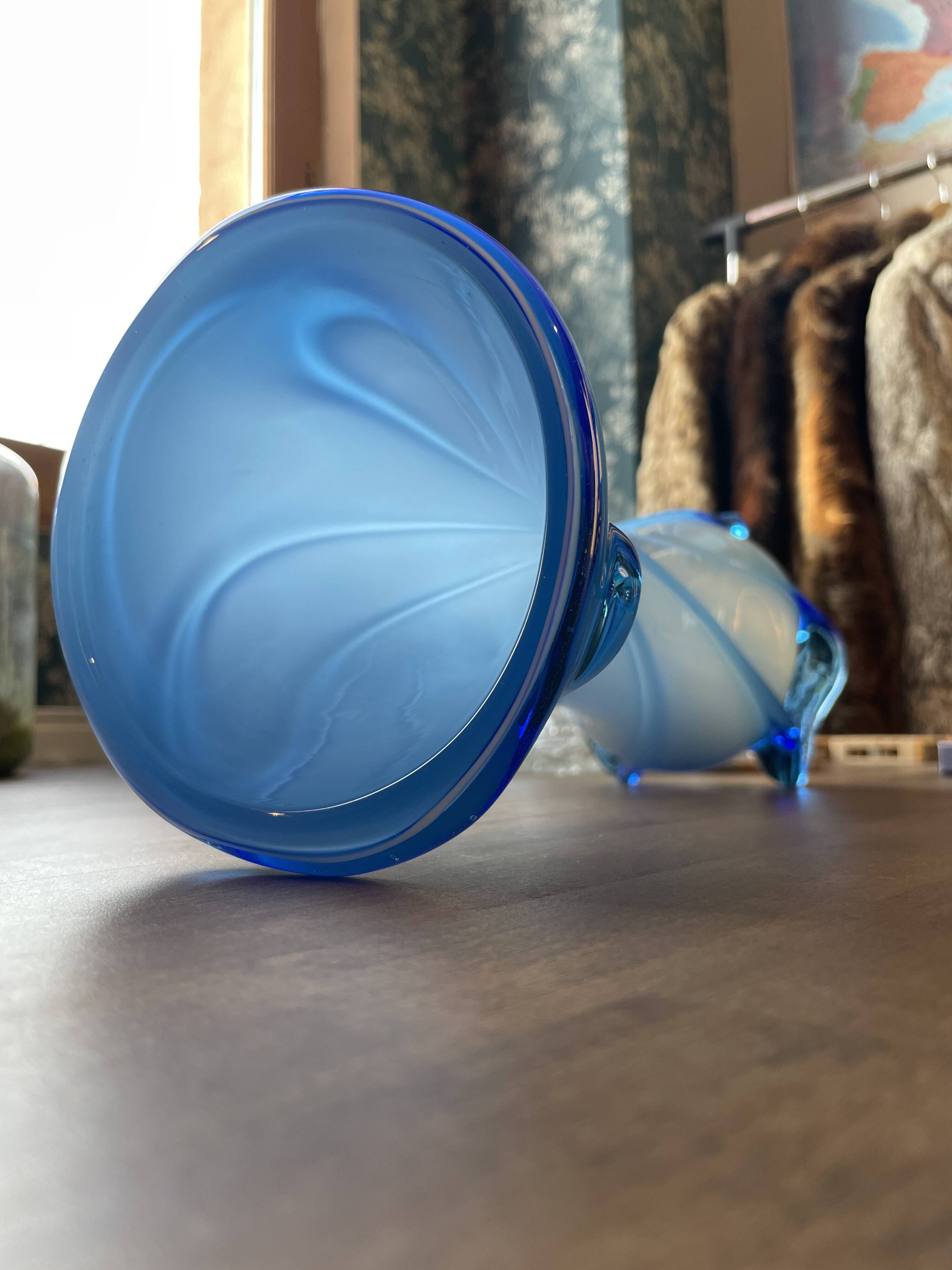 Large twisted blue vase made of Empoli glass, Tuscany, Florence (1950, Italy)