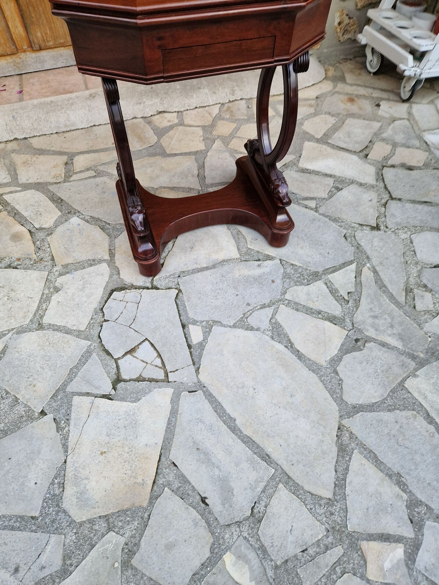 Table à Ouvrage d'époque Restauration En Acajou