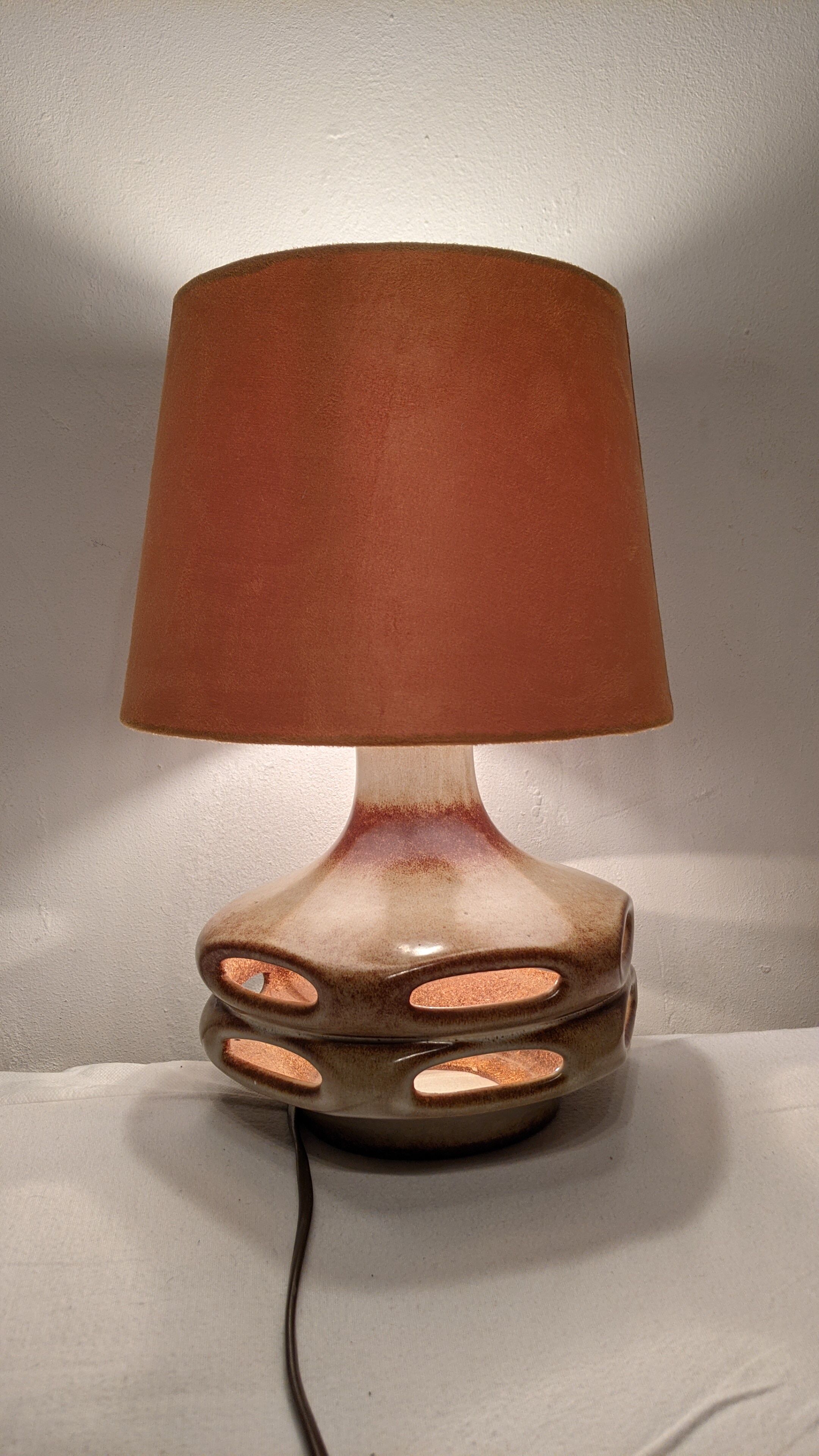 Very nice vintage lamp to lay