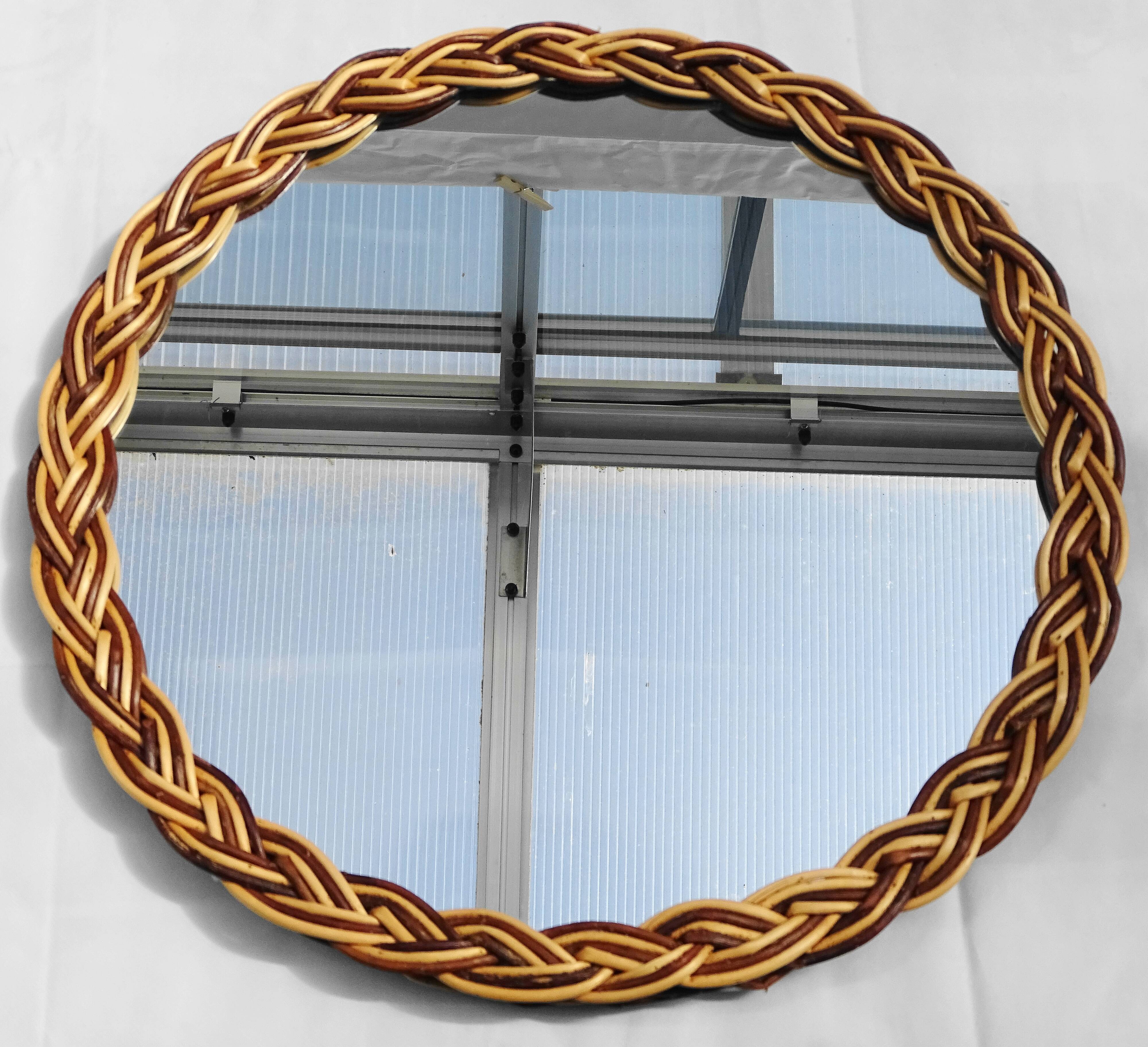 Round mirror in braided wicker 45cm