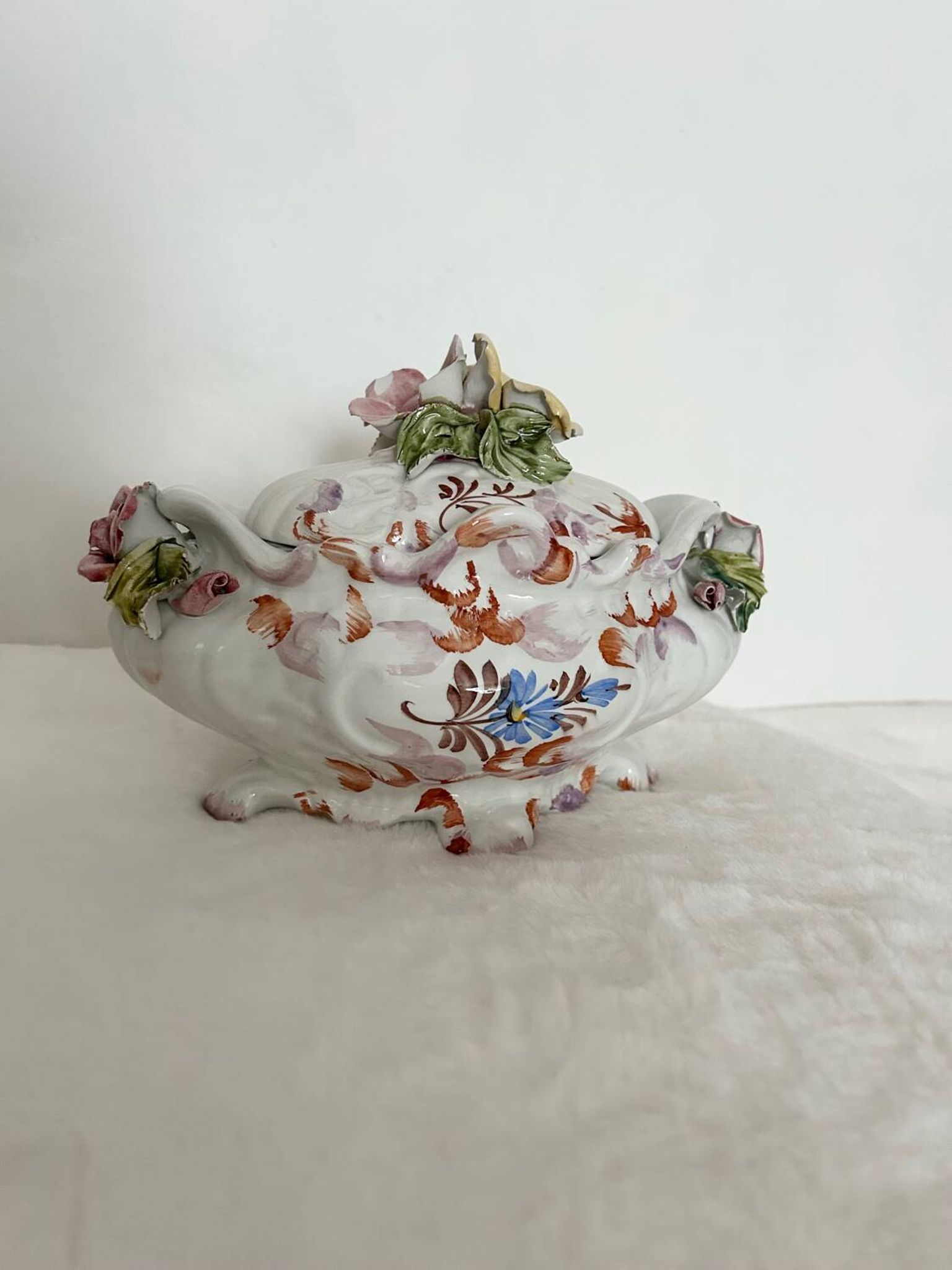 Soup tureen