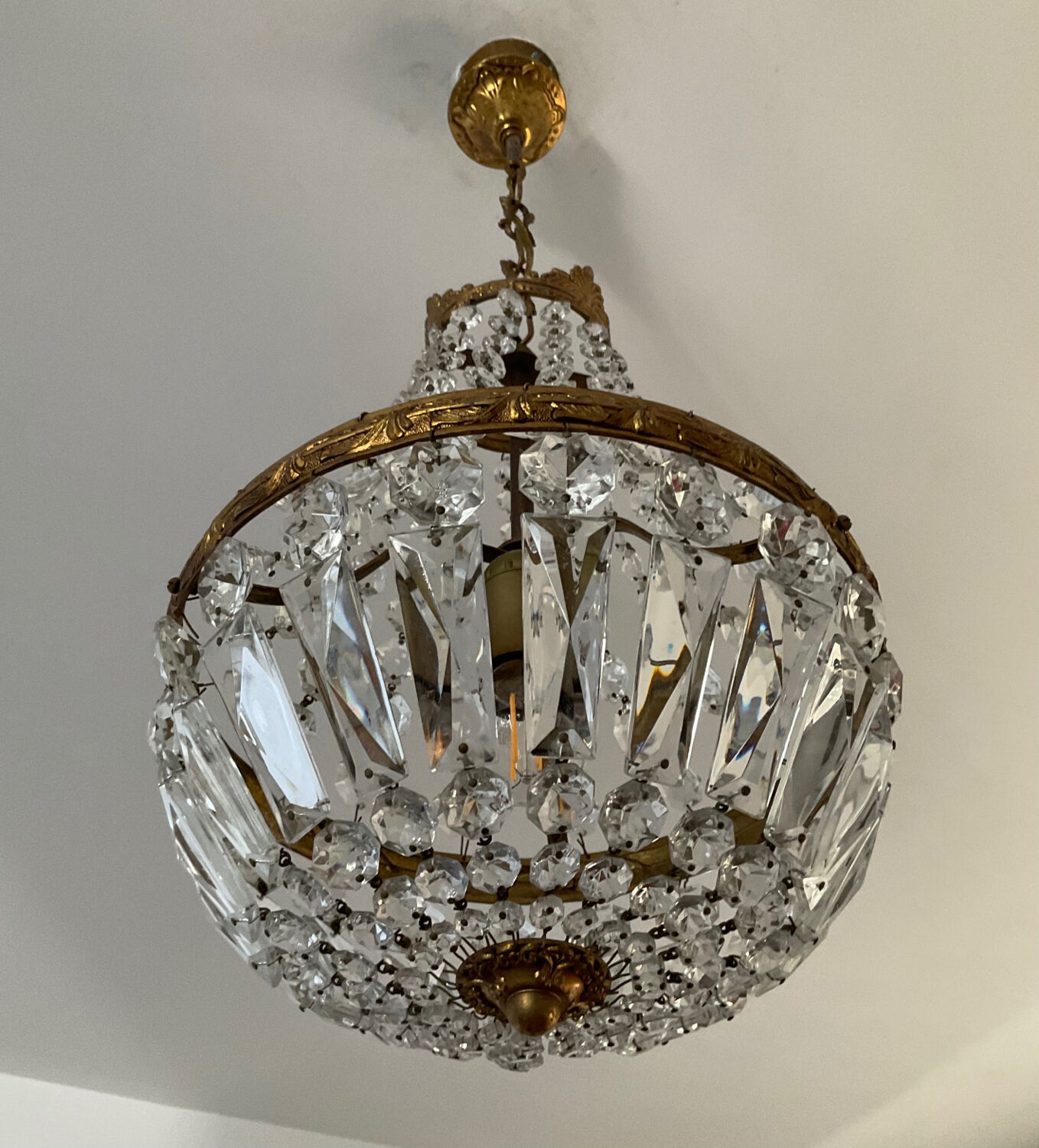 Balloon chandelier in bronze and pendants