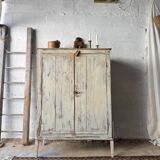 The patinated sideboard