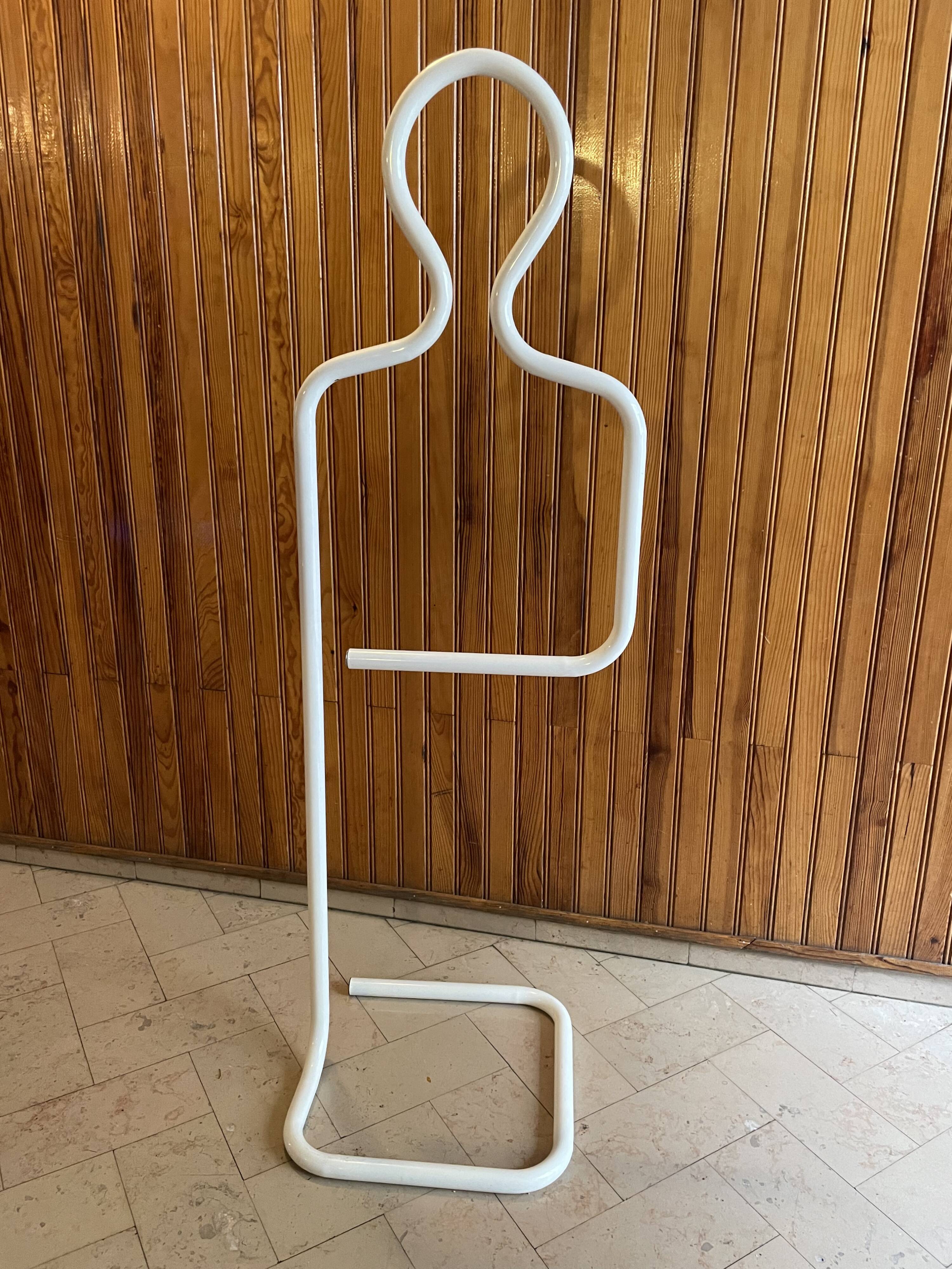 Mute valet in lacquered steel tube, Paolo Cagliari, Penta 1980