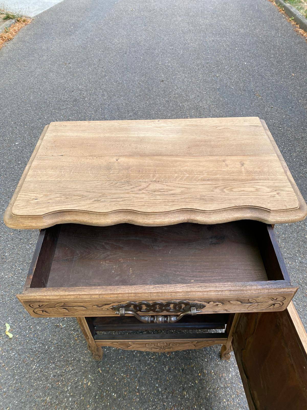 Louis XV chest of drawers renovated in solid raw oak wood, 18th century