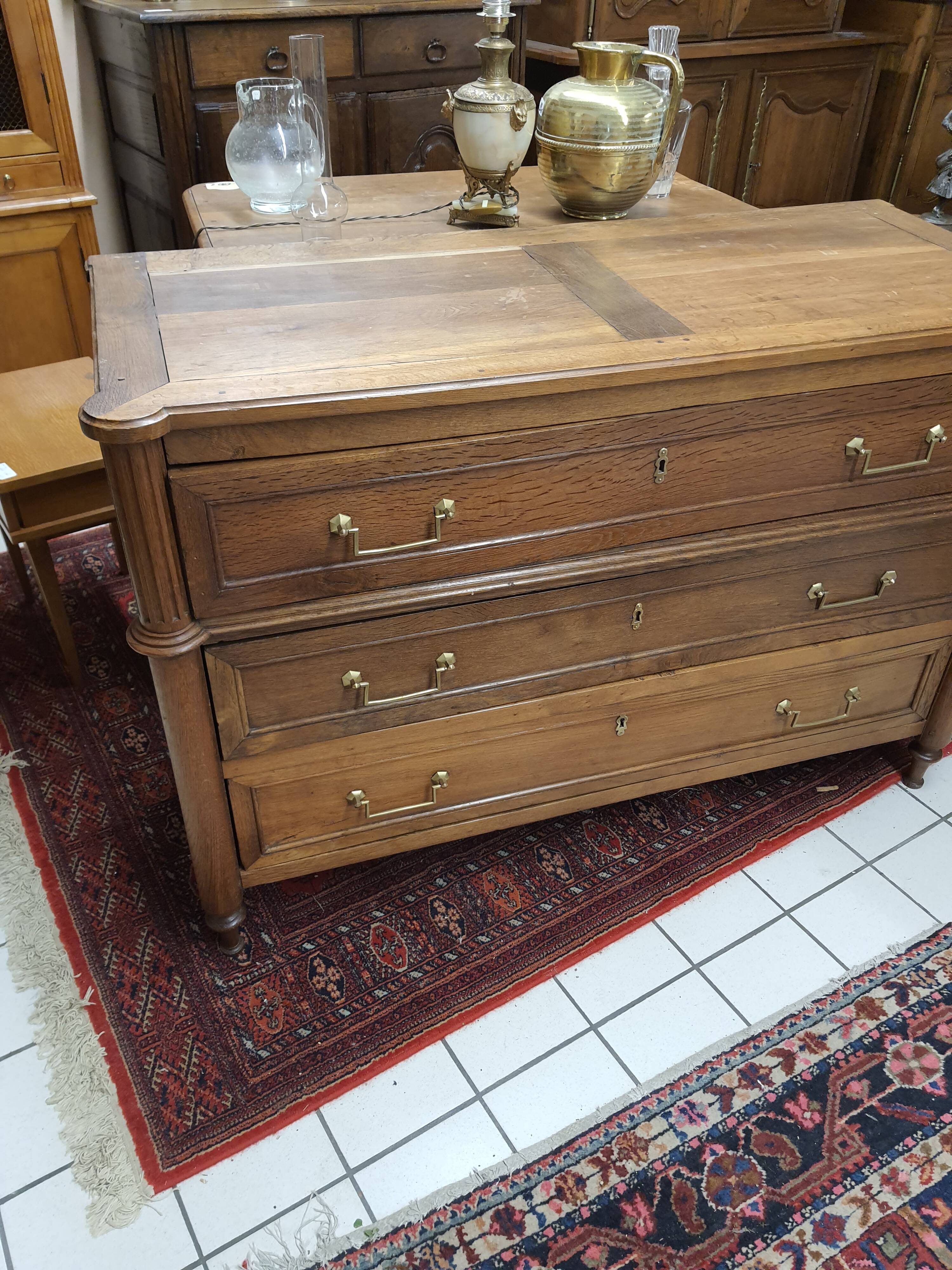 Louis XVI chest of drawers in Chene