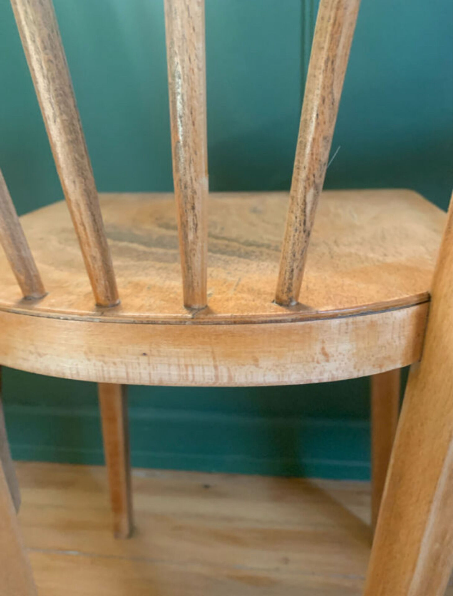 Pair of vintage bistro chairs with slats in beech (1960) - Style