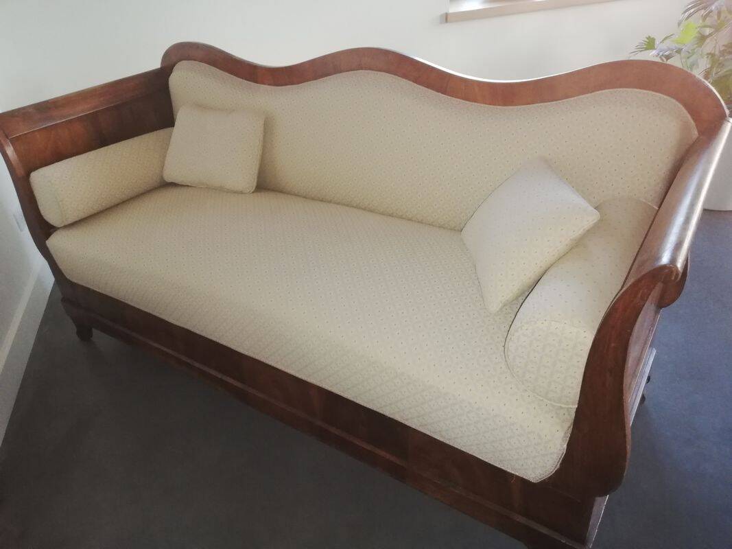 Canapé with a movable backrest from the Restoration period.