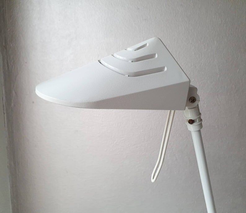 Vrieland white metal vintage desk lamp