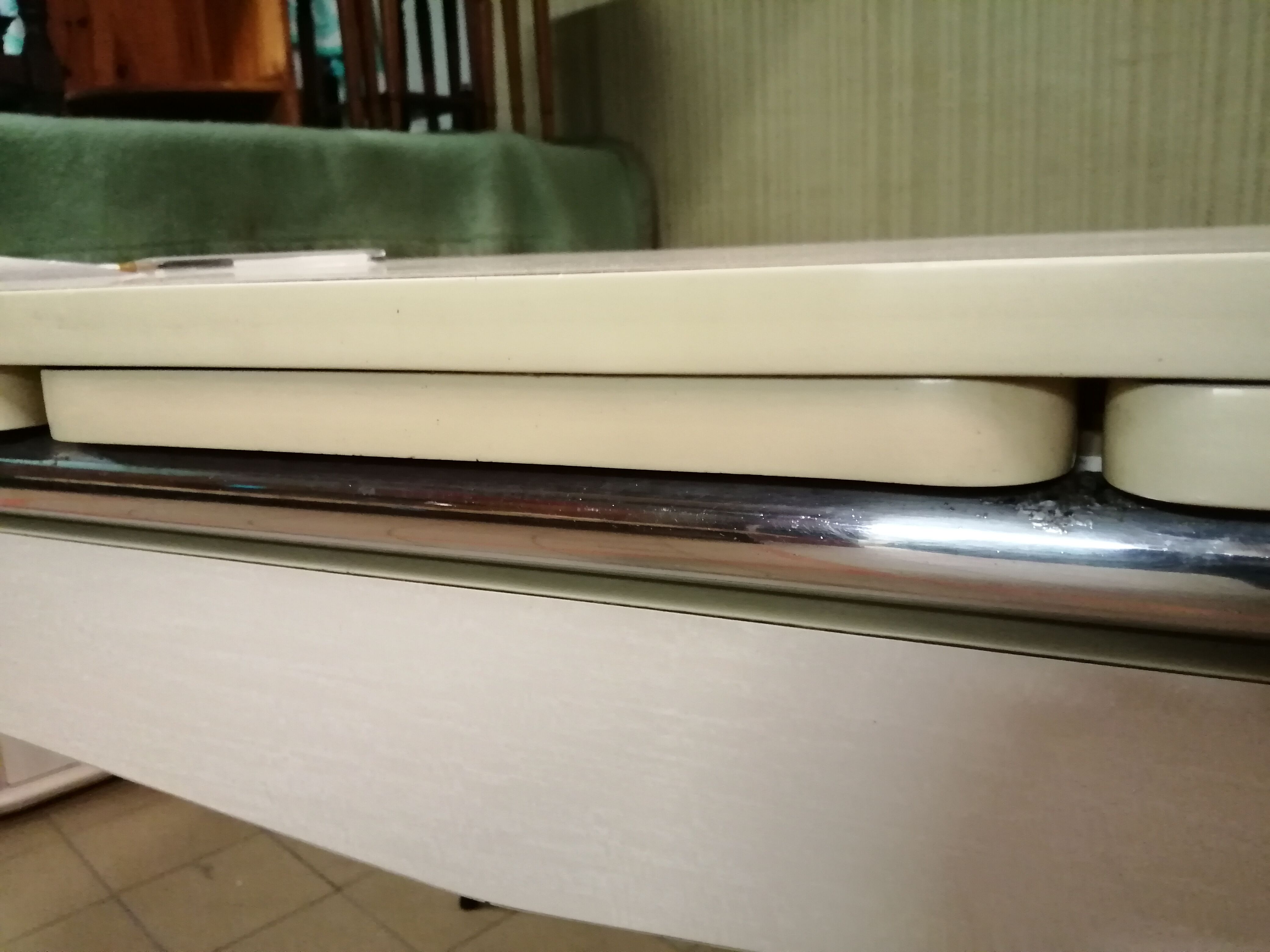 Vanilla formica table - Vintage