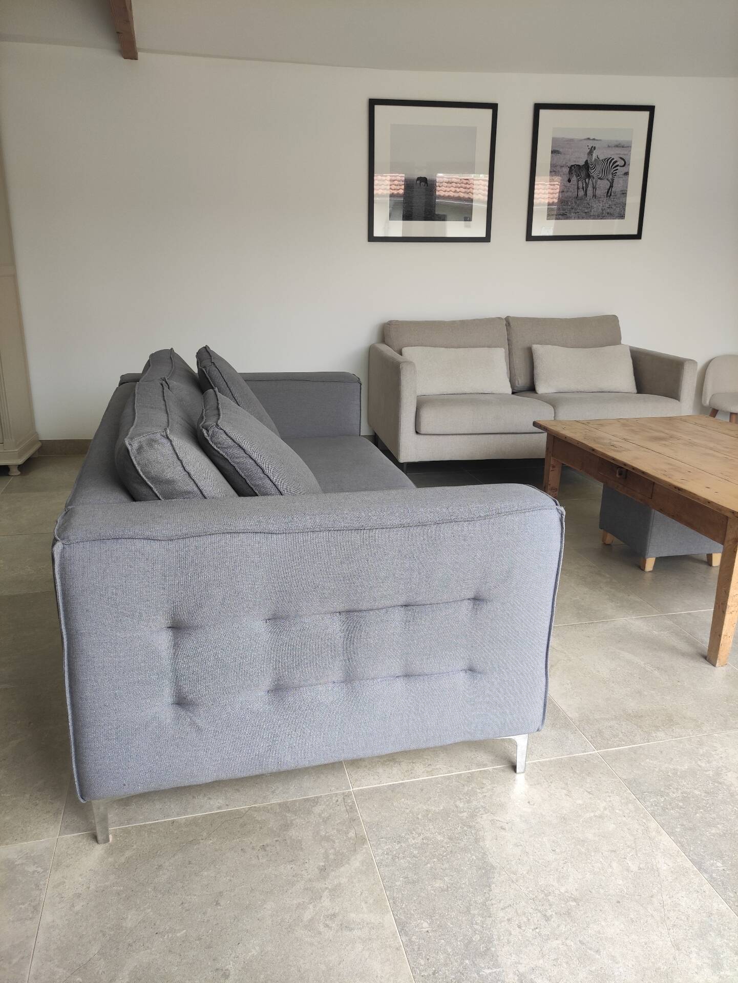 Three-seater grey mottled fabric sofa