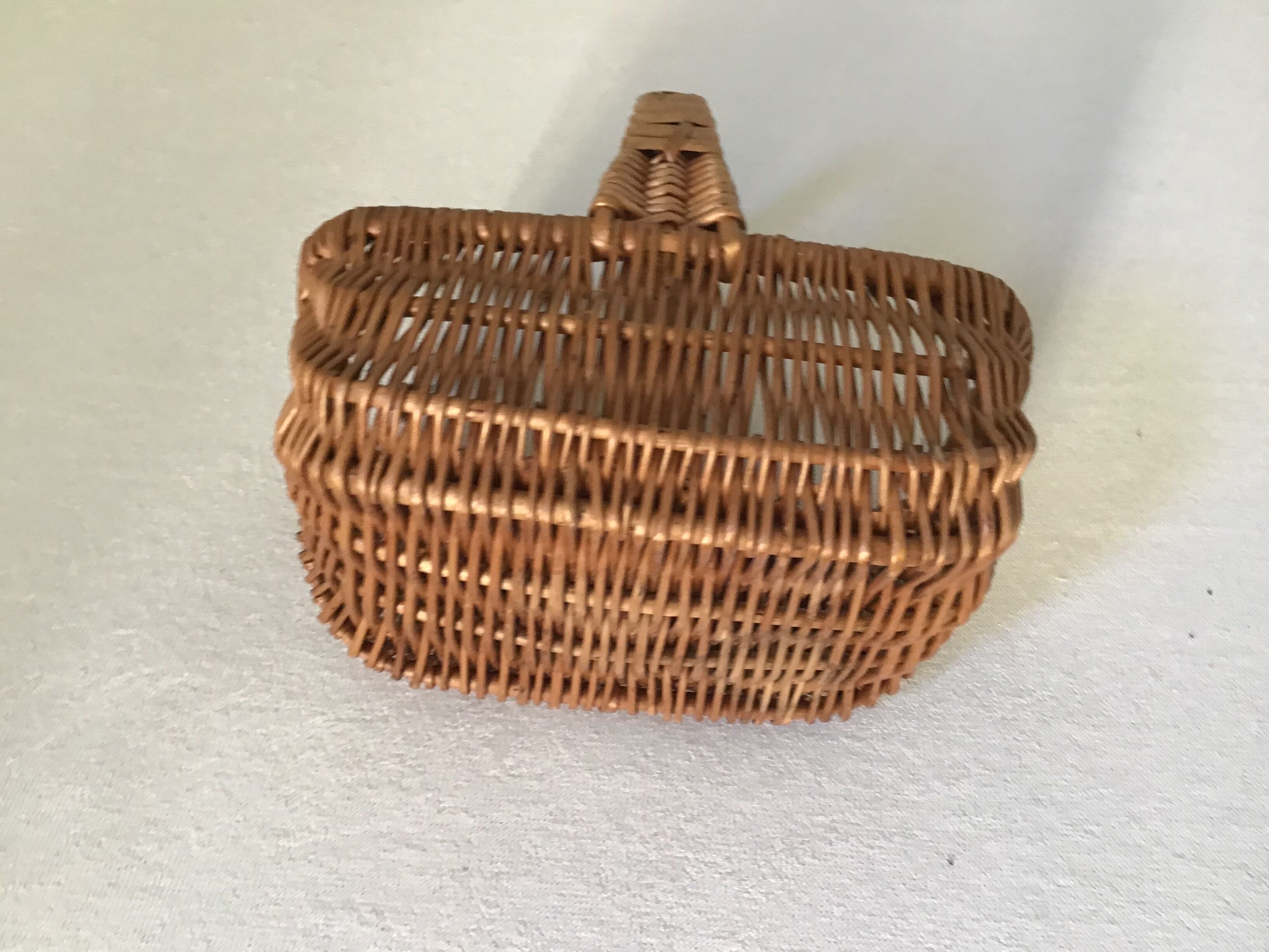 Panier osier fillette vintage