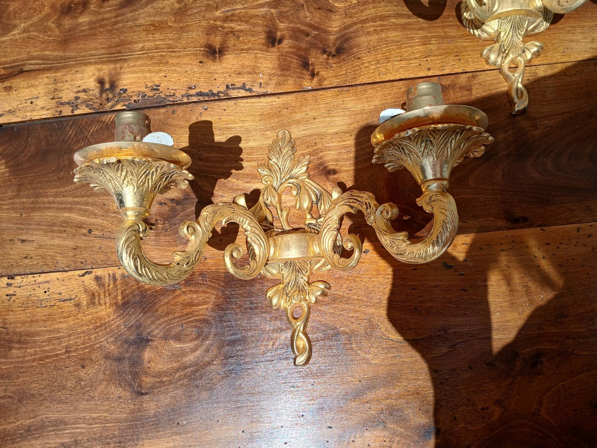 Pair of wall sconces in gilded bronze, Rococo style, Louis XV.
