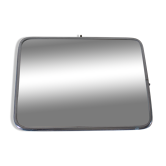 Rectangular barber mirror to pose