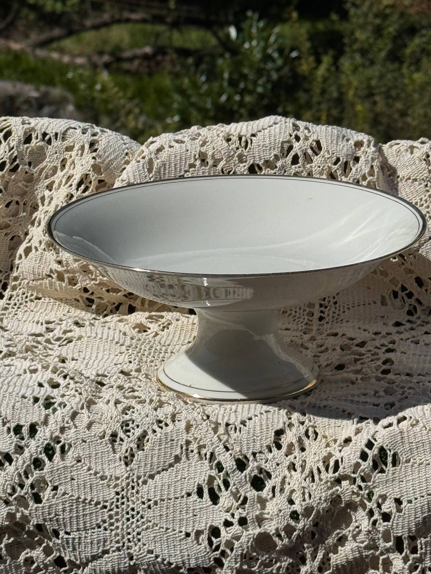 Porcelain fruit bowl, gilded