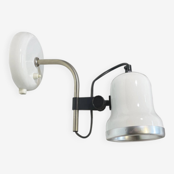 White adjustable wall lamp aka electric.