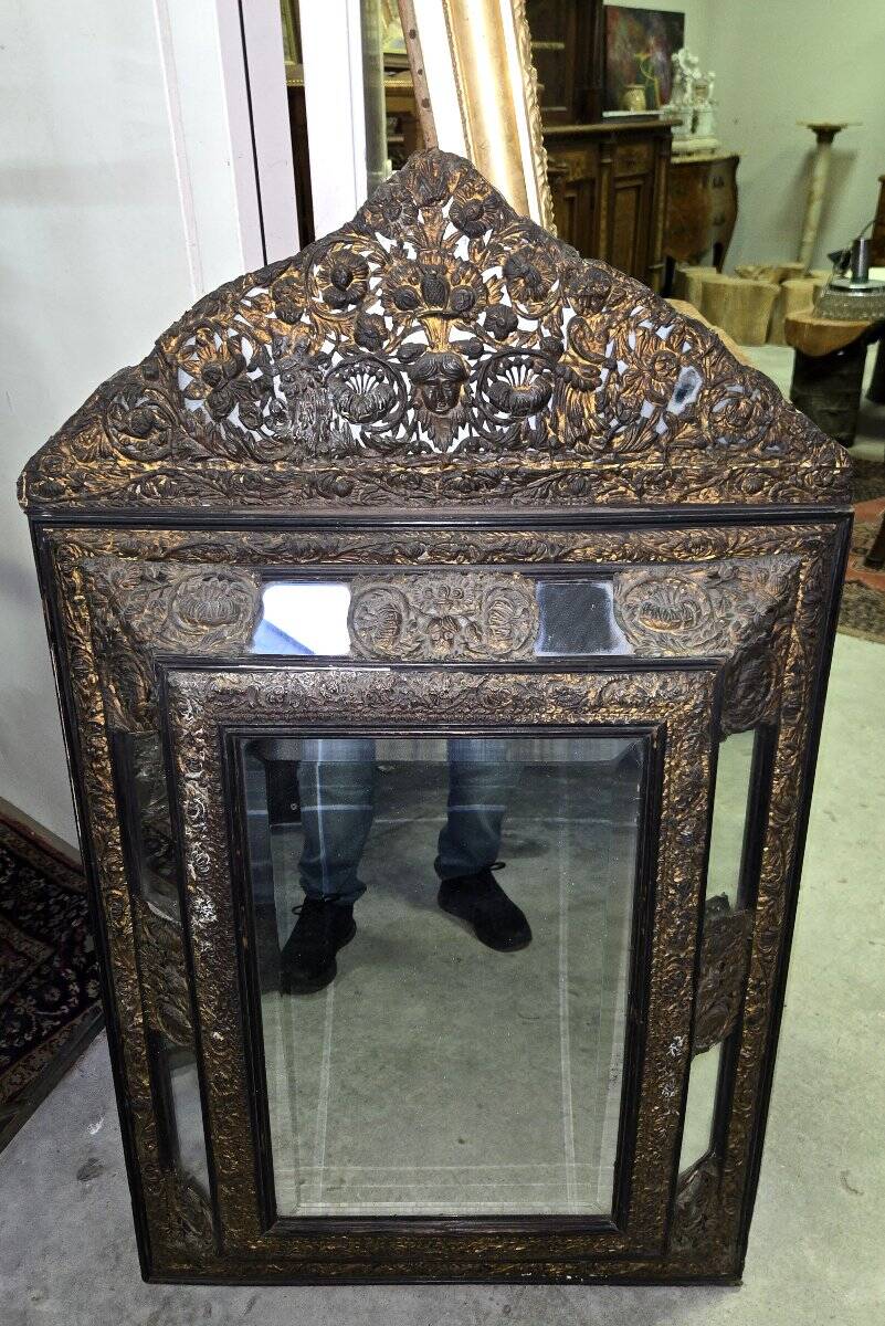 Antique mirror in repoussé and patinated copper from the Napoléon III era.