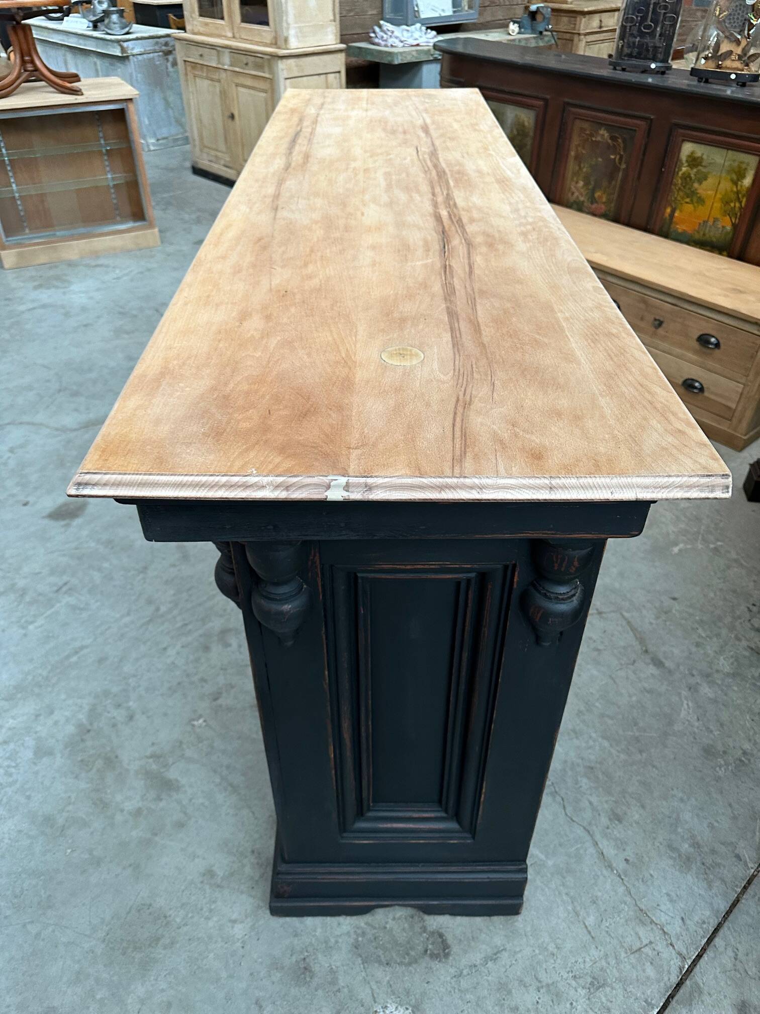 Early 20th century bar counter