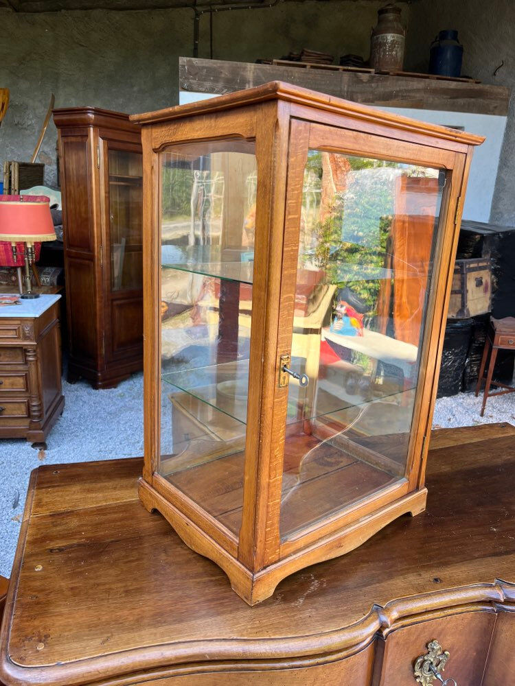 Petite vitrine ancienne