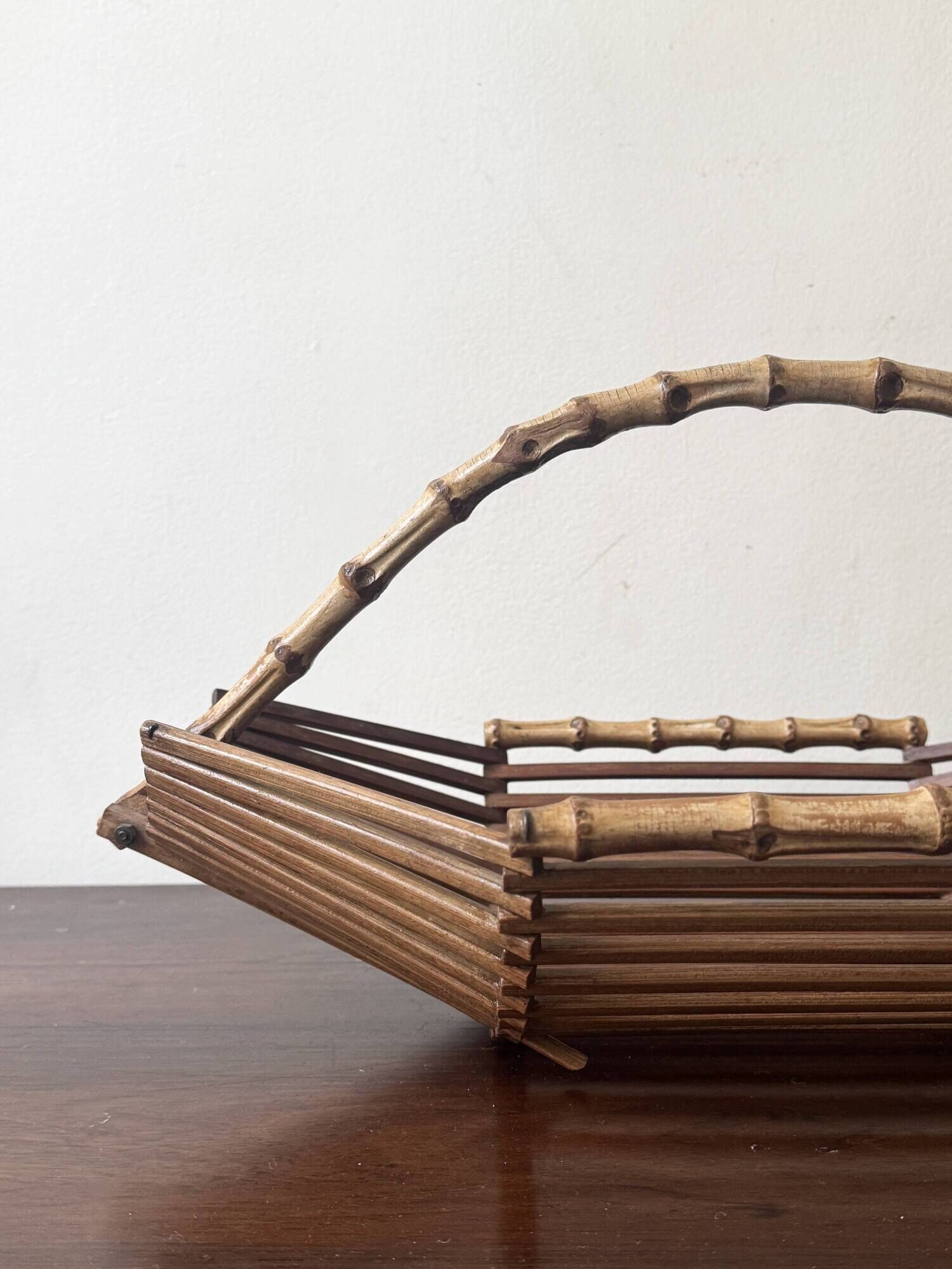 Basket / fruit bowl in wood and bamboo, France 1950