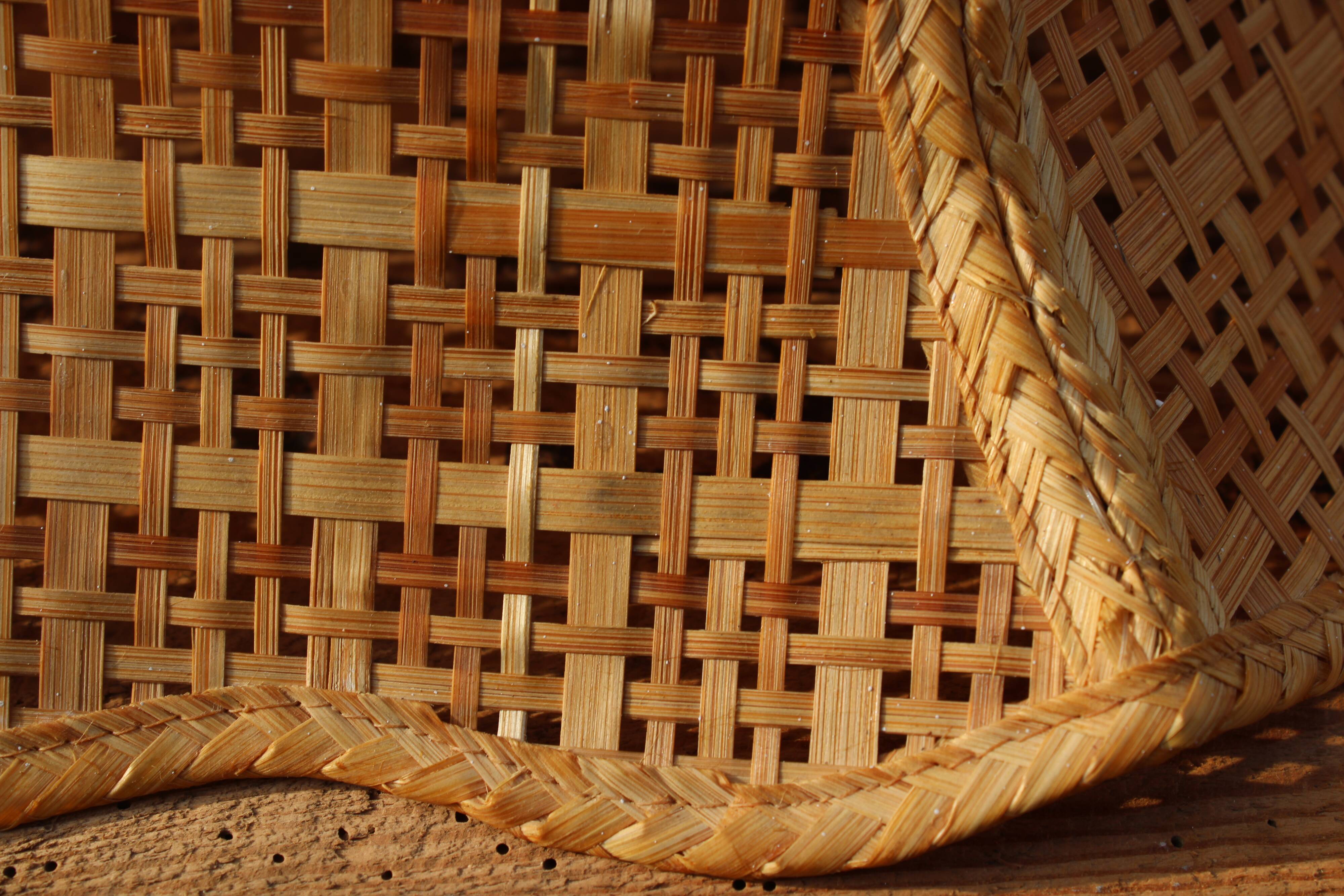 Rattan flower suspension